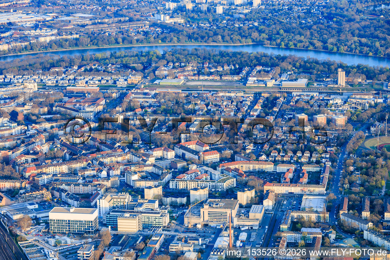 Du nord-ouest à le quartier Süd in Ludwigshafen am Rhein dans le département Rhénanie-Palatinat, Allemagne