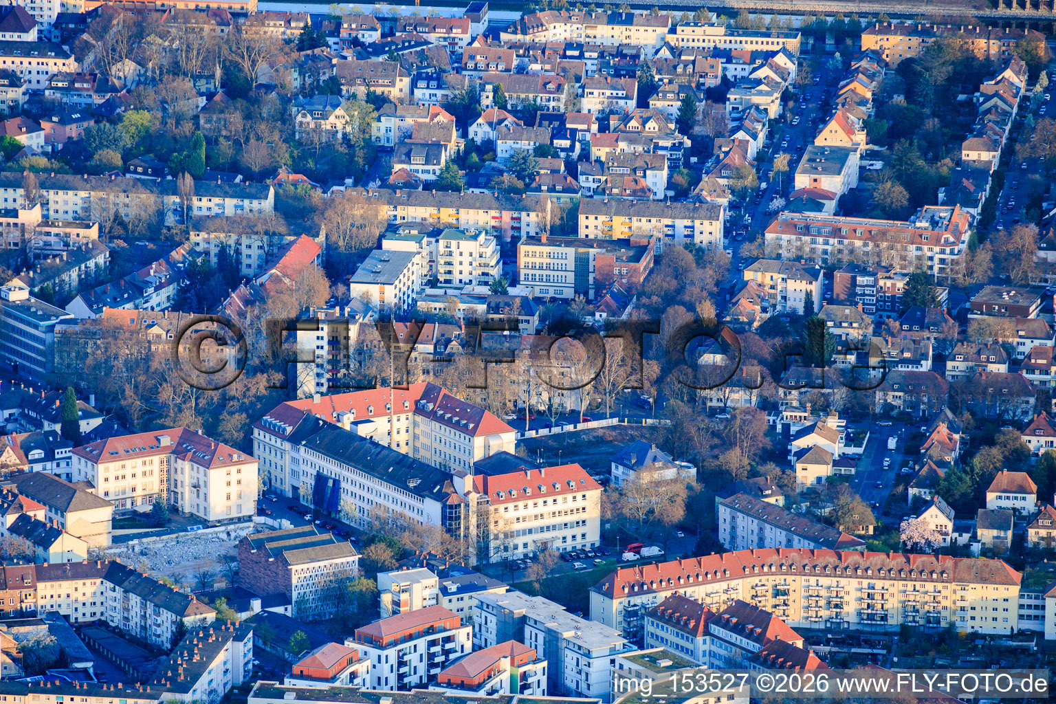 Koschatplatz, emplacement de l'ancien siège social de Pfalzwerke démoli. à le quartier Süd in Ludwigshafen am Rhein dans le département Rhénanie-Palatinat, Allemagne