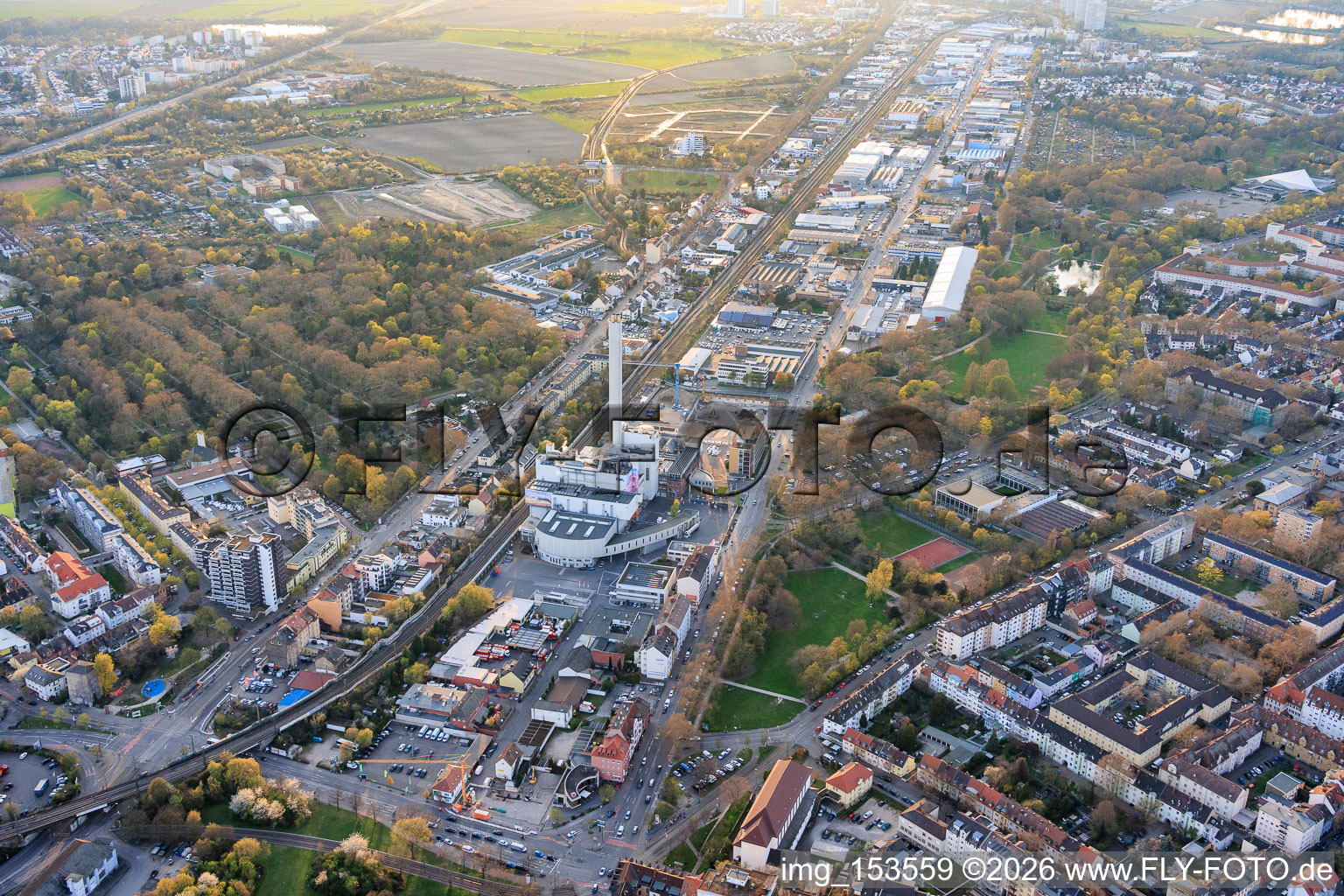 Industriestr avec GML – Gemeinschafts-Müllheizkraftwerk Ludwigshafen GmbH à le quartier Hemshof in Ludwigshafen am Rhein dans le département Rhénanie-Palatinat, Allemagne