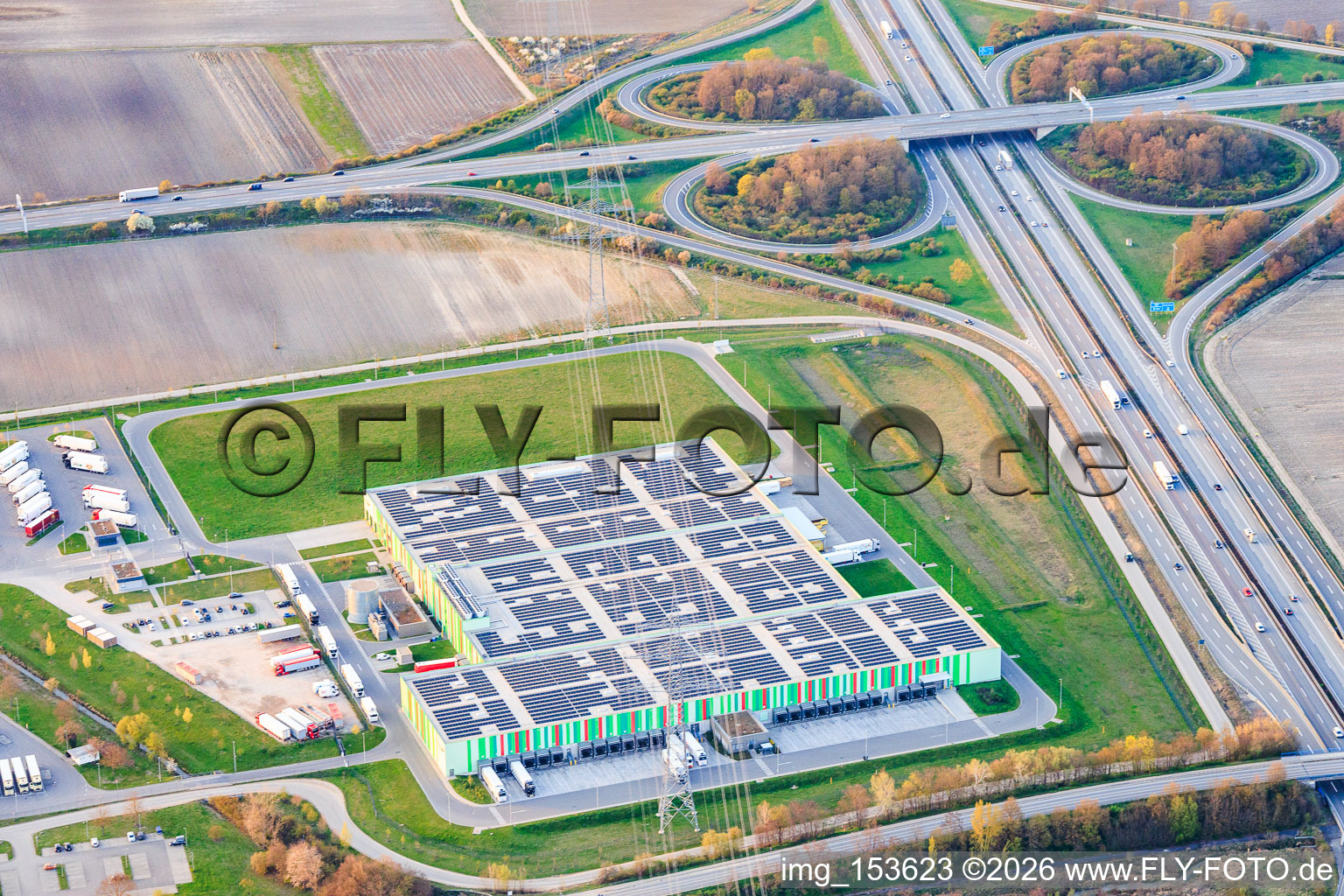 Nouveaux halls du Pfalzmarkt pour les fruits et légumes eG à Mutterstadt dans le département Rhénanie-Palatinat, Allemagne