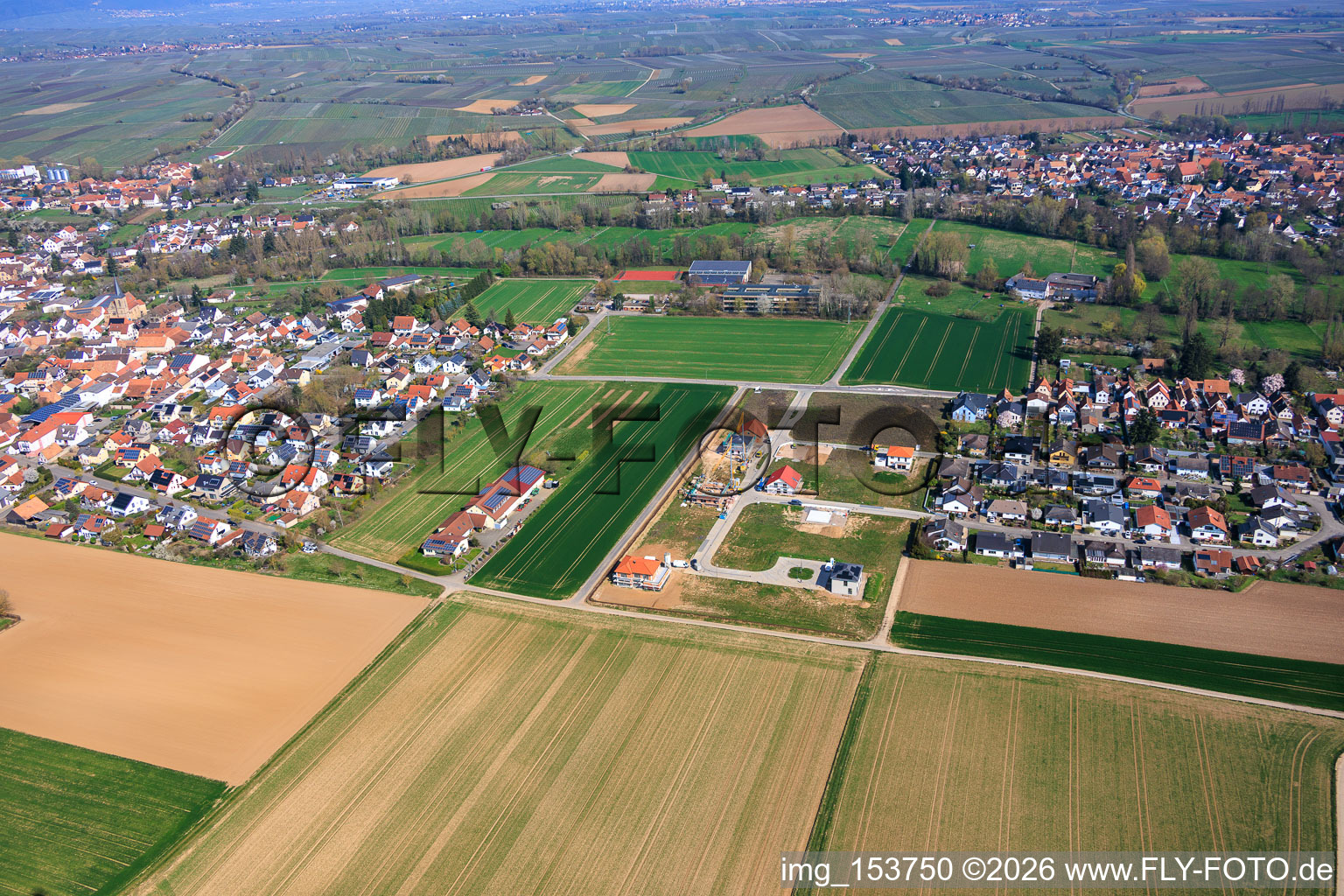 Terrains de construction de maisons individuelles dans le nouveau quartier de développement Nim Niederfeld à le quartier Ingenheim in Billigheim-Ingenheim dans le département Rhénanie-Palatinat, Allemagne