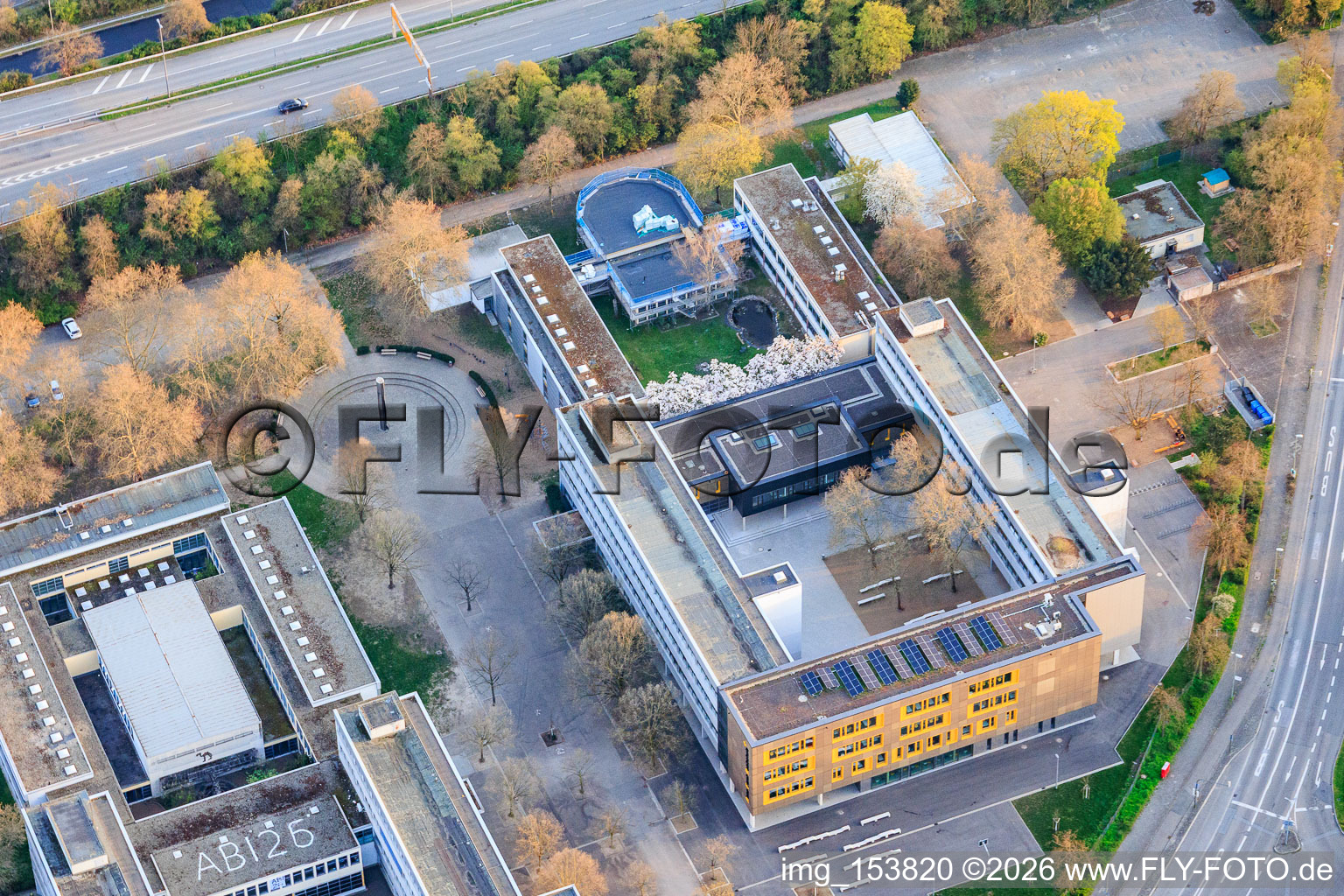 École secondaire Anne Frank plus à le quartier West in Ludwigshafen am Rhein dans le département Rhénanie-Palatinat, Allemagne