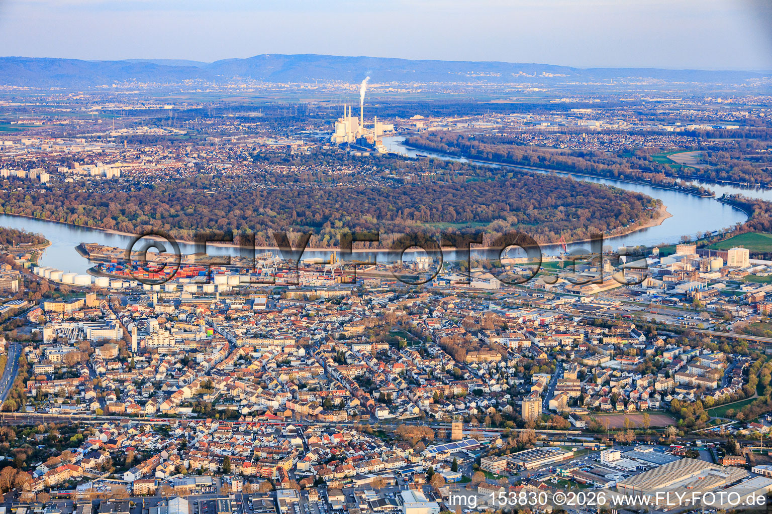Du nord-ouest à le quartier Mundenheim in Ludwigshafen am Rhein dans le département Rhénanie-Palatinat, Allemagne