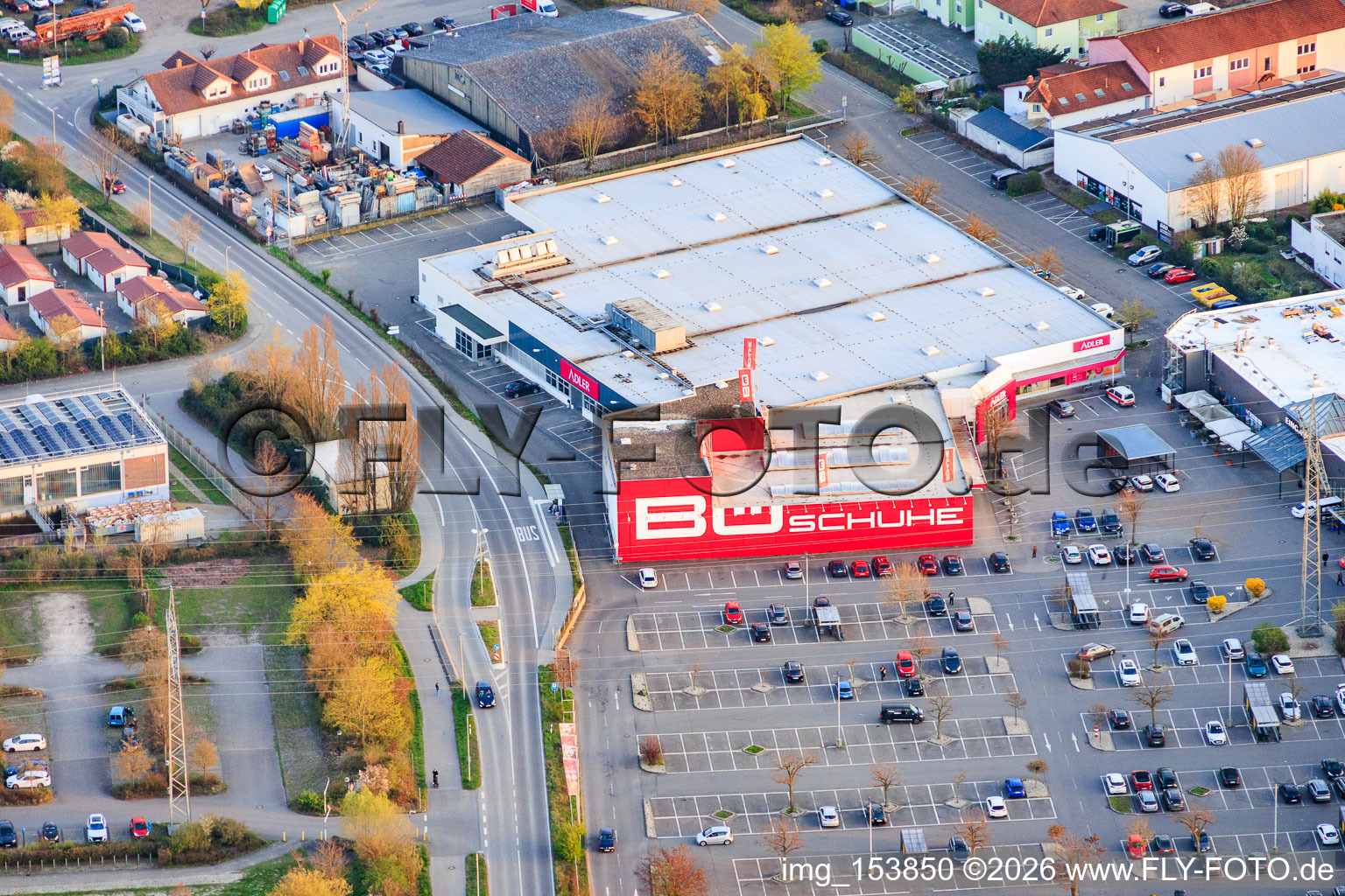 Parc industriel du sud avec Edeka Stiegler et BÖ Shoes & Fashion à Mutterstadt dans le département Rhénanie-Palatinat, Allemagne