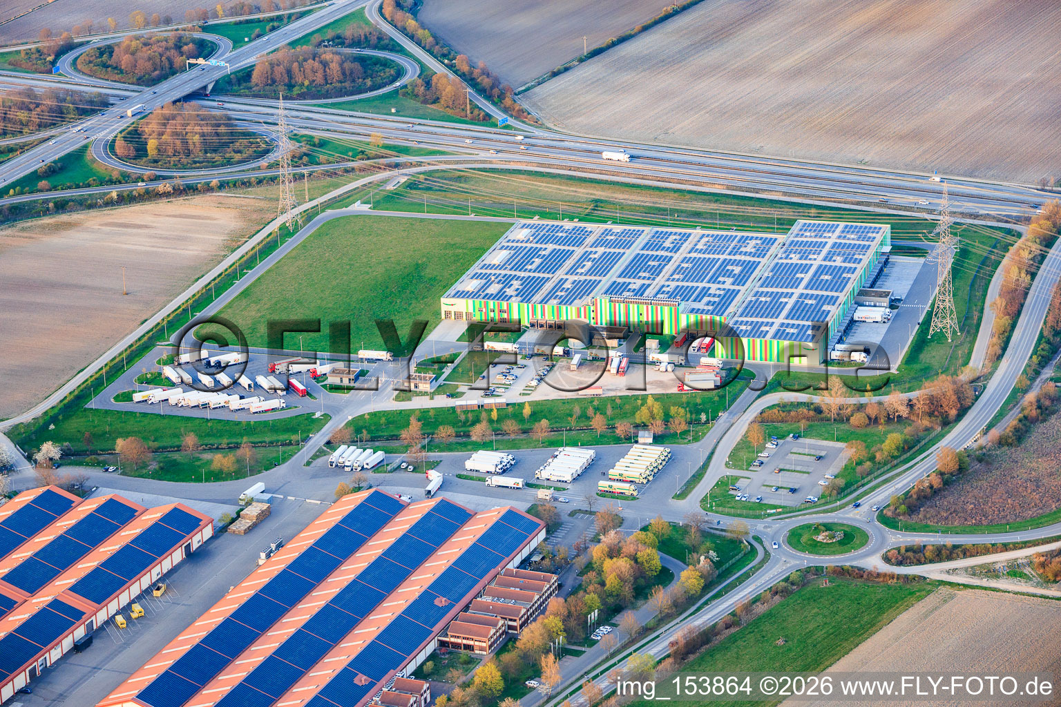 Nouveaux halls du Pfalzmarkt pour les fruits et légumes eG à Mutterstadt dans le département Rhénanie-Palatinat, Allemagne