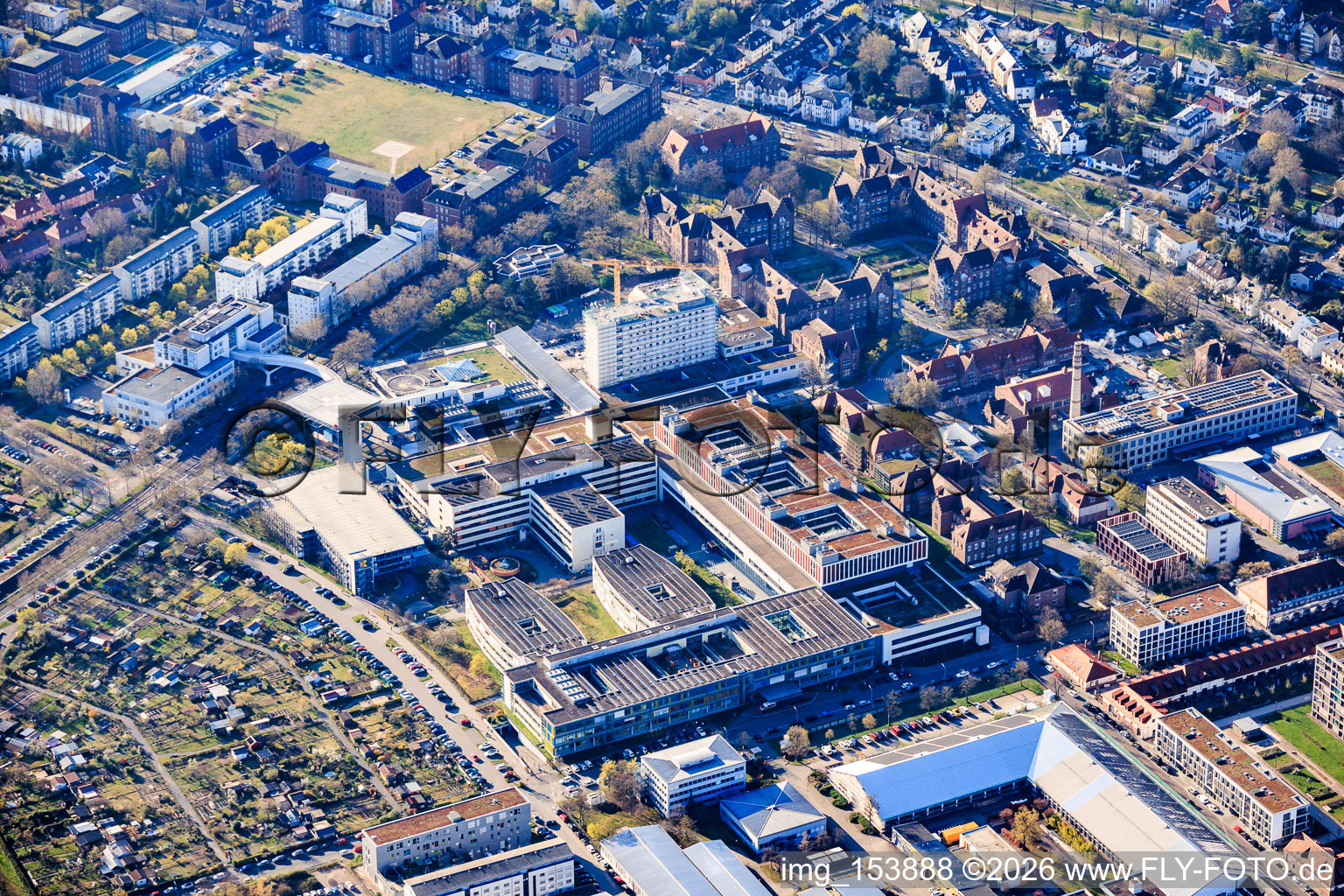 Hôpital municipal Karlsruhe gGmbH, Clinique Franz-Lust de médecine pédiatrique et de l'adolescent (Hôpital pour enfants Karlsruhe) installations/hôpital pour enfants et femmes/médecine pour enfants et adolescents à le quartier Nordweststadt in Karlsruhe dans le département Bade-Wurtemberg, Allemagne
