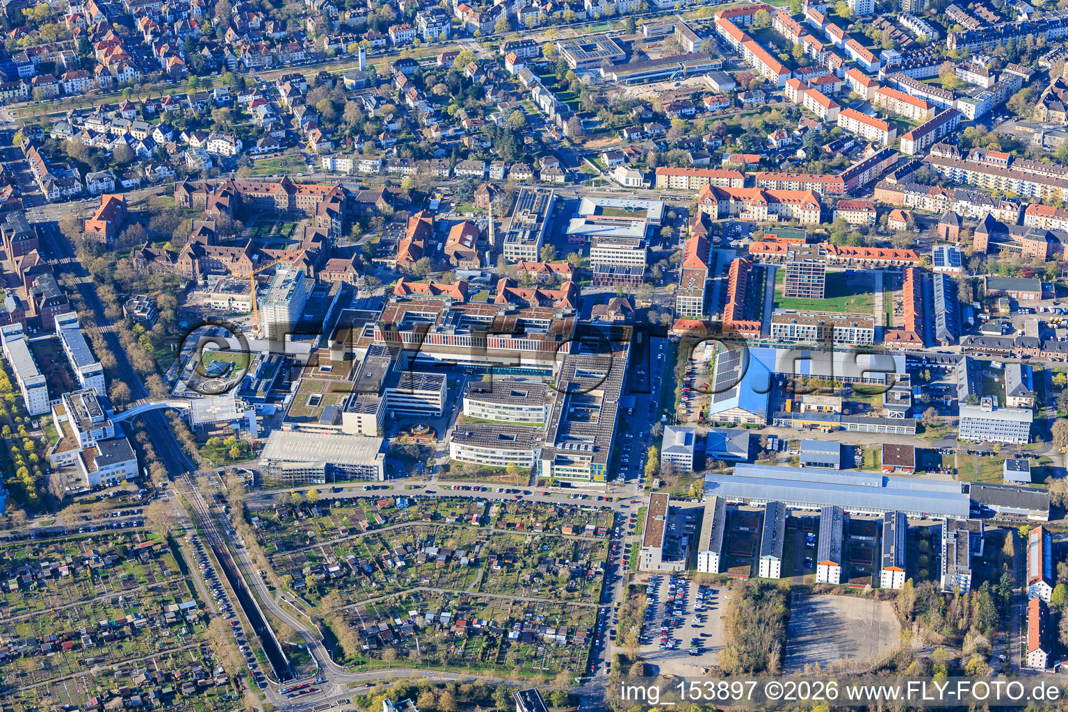 Hôpital municipal Karlsruhe gGmbH, Clinique Franz Lust de pédiatrie et de médecine de l'adolescent (Hôpital pour enfants Karlsruhe). Résidence étudiante Nancystraße et Clinique Helios de chirurgie cardiaque Karlsruhe à le quartier Nordweststadt in Karlsruhe dans le département Bade-Wurtemberg, Allemagne