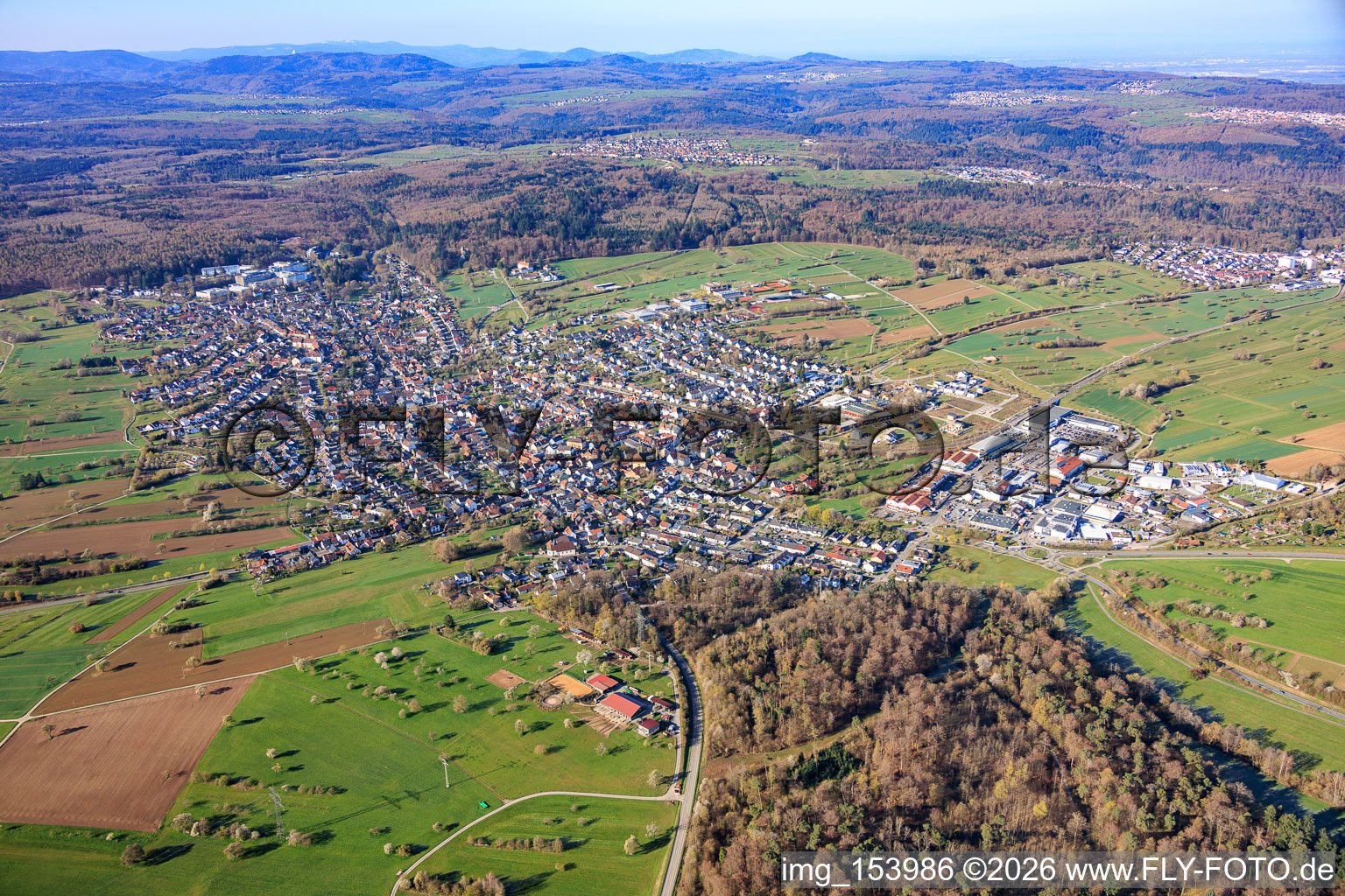 Du nord à le quartier Langensteinbach in Karlsbad dans le département Bade-Wurtemberg, Allemagne