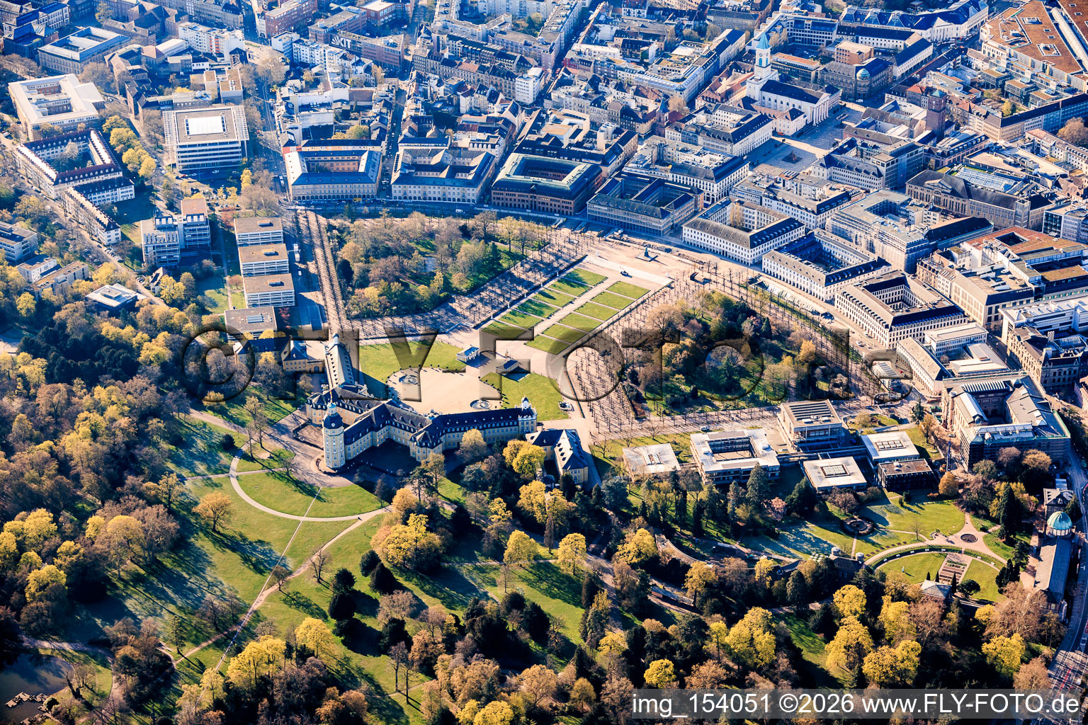 Jardins du Palais, Jardin botanique, Cour constitutionnelle fédérale, Palais et Place du Palais au Zirkel à le quartier Innenstadt-West in Karlsruhe dans le département Bade-Wurtemberg, Allemagne