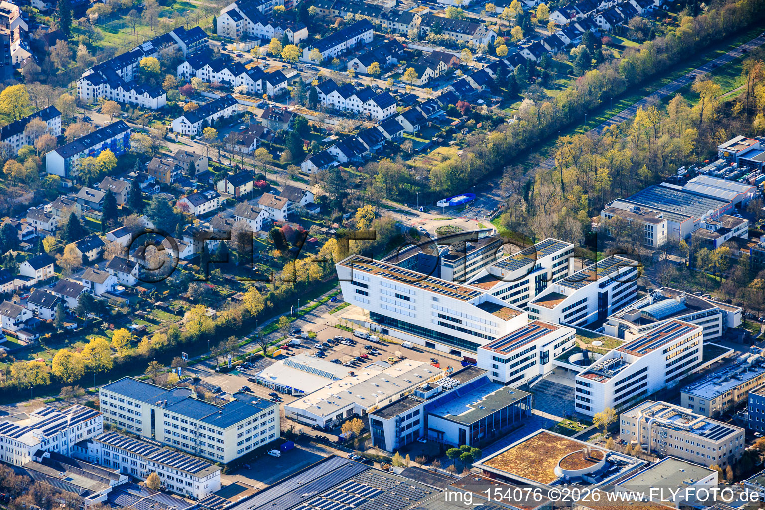 Fiduciastraße x Ostmarkstraße avec Atruvia AG, UKBW Academy et Pneuhage Tires and Car Service à le quartier Durlach in Karlsruhe dans le département Bade-Wurtemberg, Allemagne