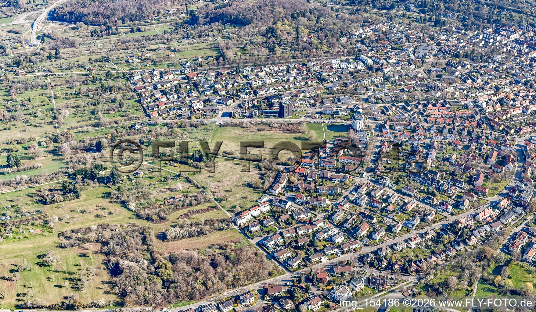 Du sud à le quartier Brötzingen in Pforzheim dans le département Bade-Wurtemberg, Allemagne