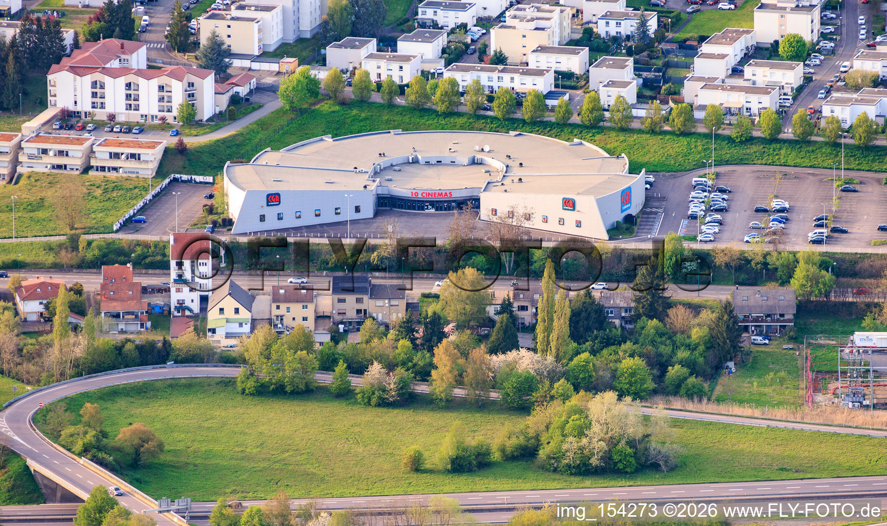 CINÉMA CGR semi-circulaire Freyming-Merlebach "10 Cinémas à le quartier Sainte-Barbe in Freyming-Merlebach dans le département Moselle, France