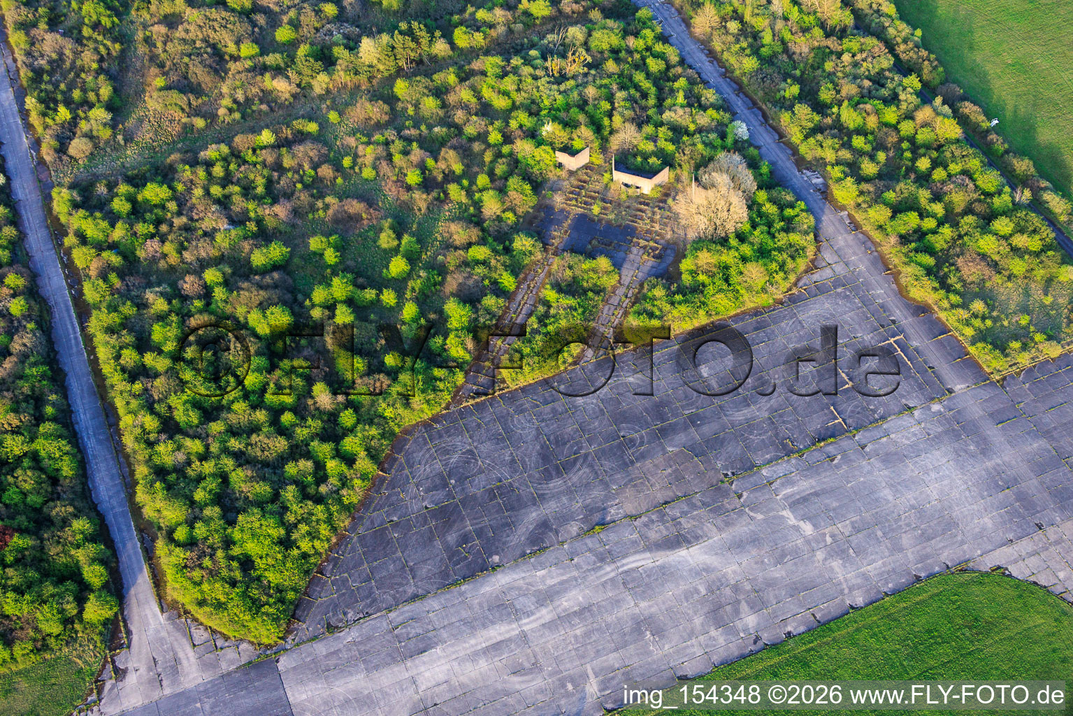 Position de stationnement sur l'ancien aérodrome militaire Grostenquin à Grostenquin dans le département Moselle, France