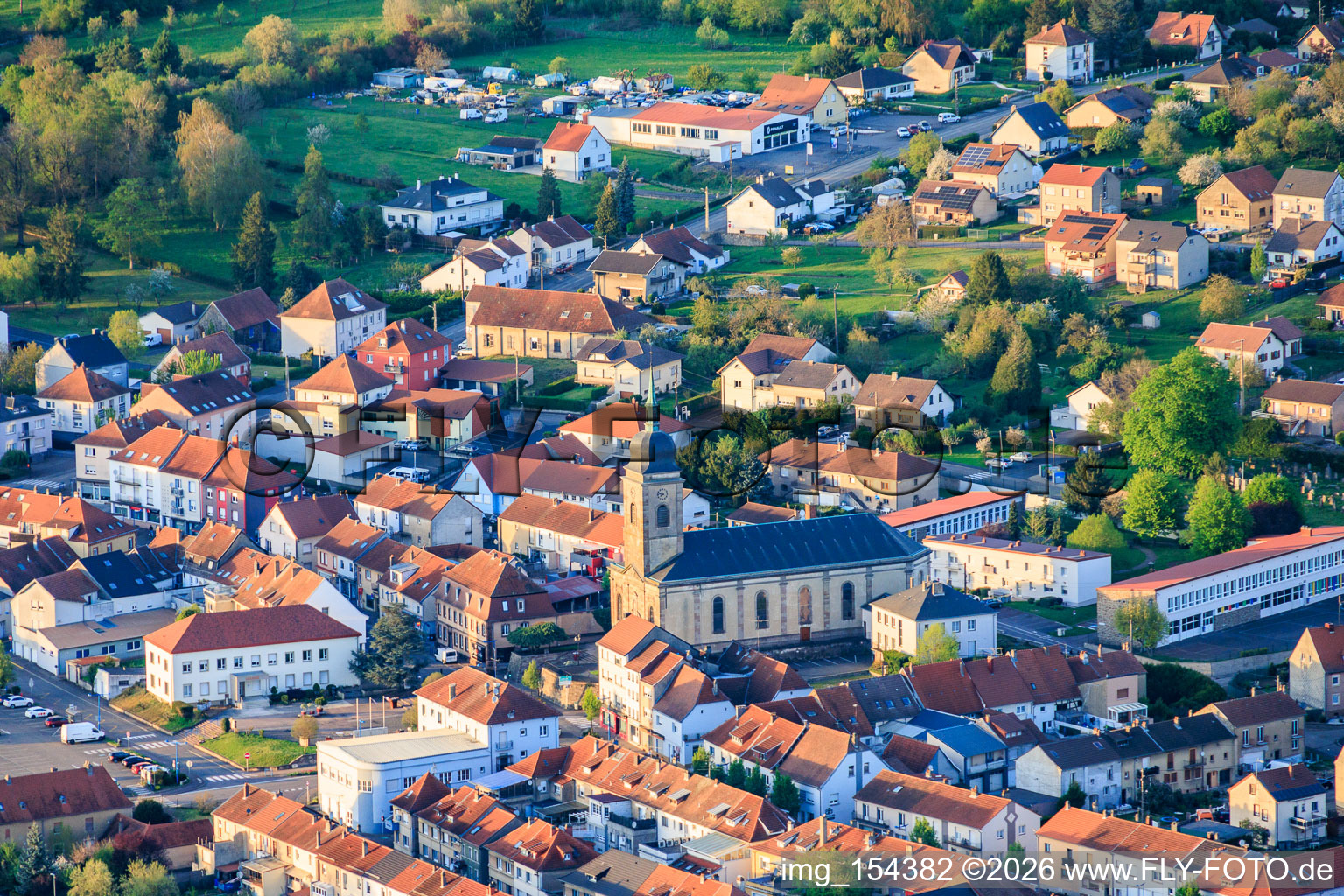 Église Saint-Pierre-et-Saint-Paul de Puttelange-aux-Lacs à Puttelange-aux-Lacs dans le département Moselle, France