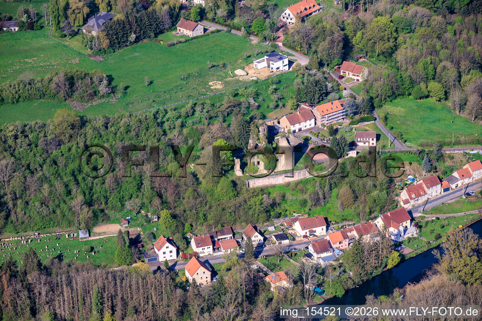 Château de Frauenberg au dessus de la Blies à Frauenberg dans le département Moselle, France