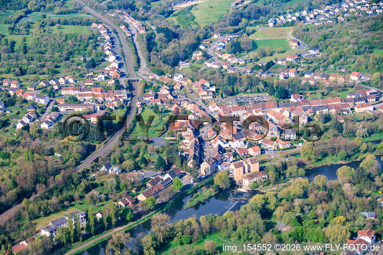 Vieux Moulin Welferding Centrale hydroélectrique sur une île de la Sarre à le quartier Welferding in Saargemünd dans le département Moselle, France