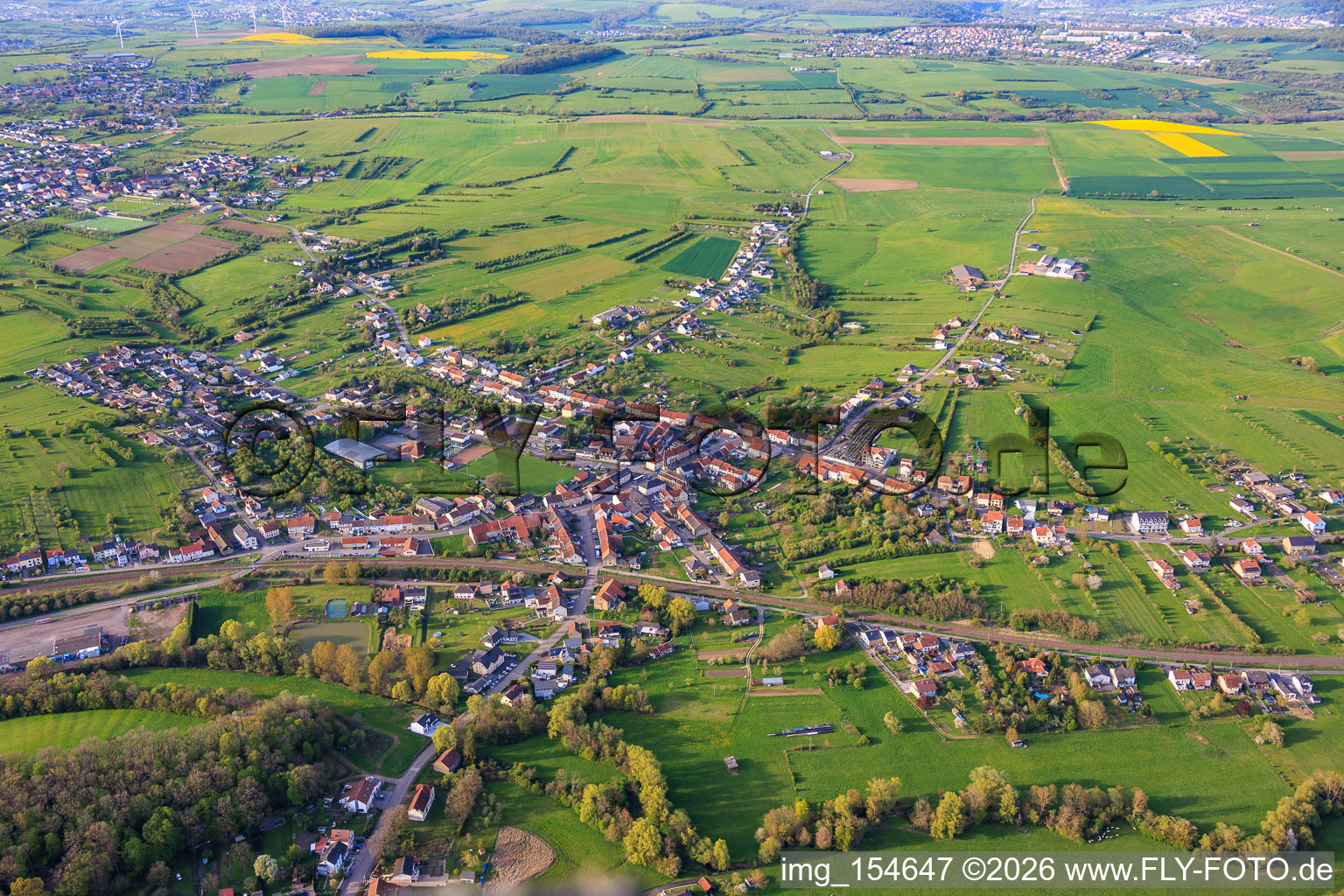 Du sud-ouest à Hundling dans le département Moselle, France