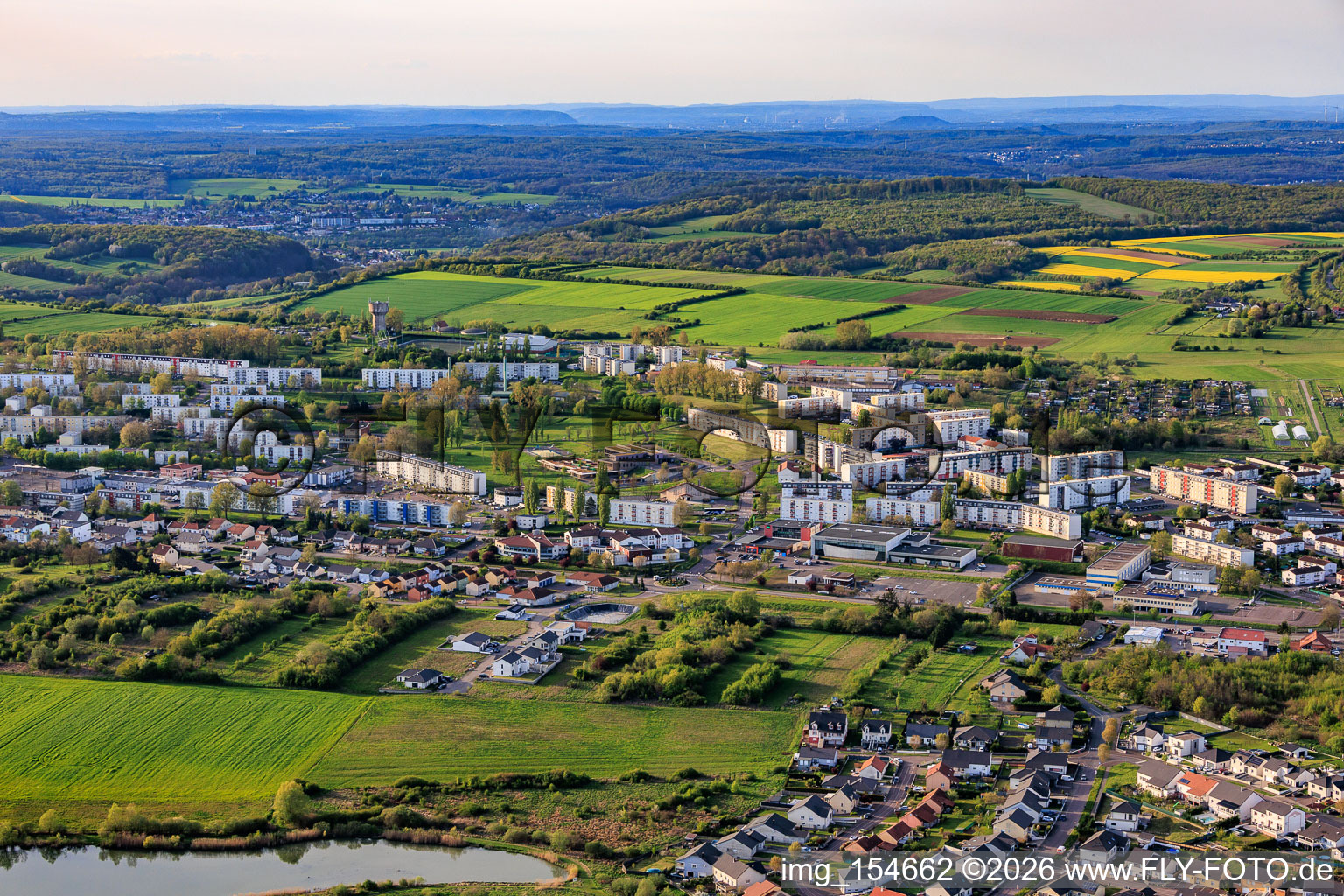 Lotissement de maisons préfabriquées sur l'avenue Victor Hugo à Farébersviller dans le département Moselle, France