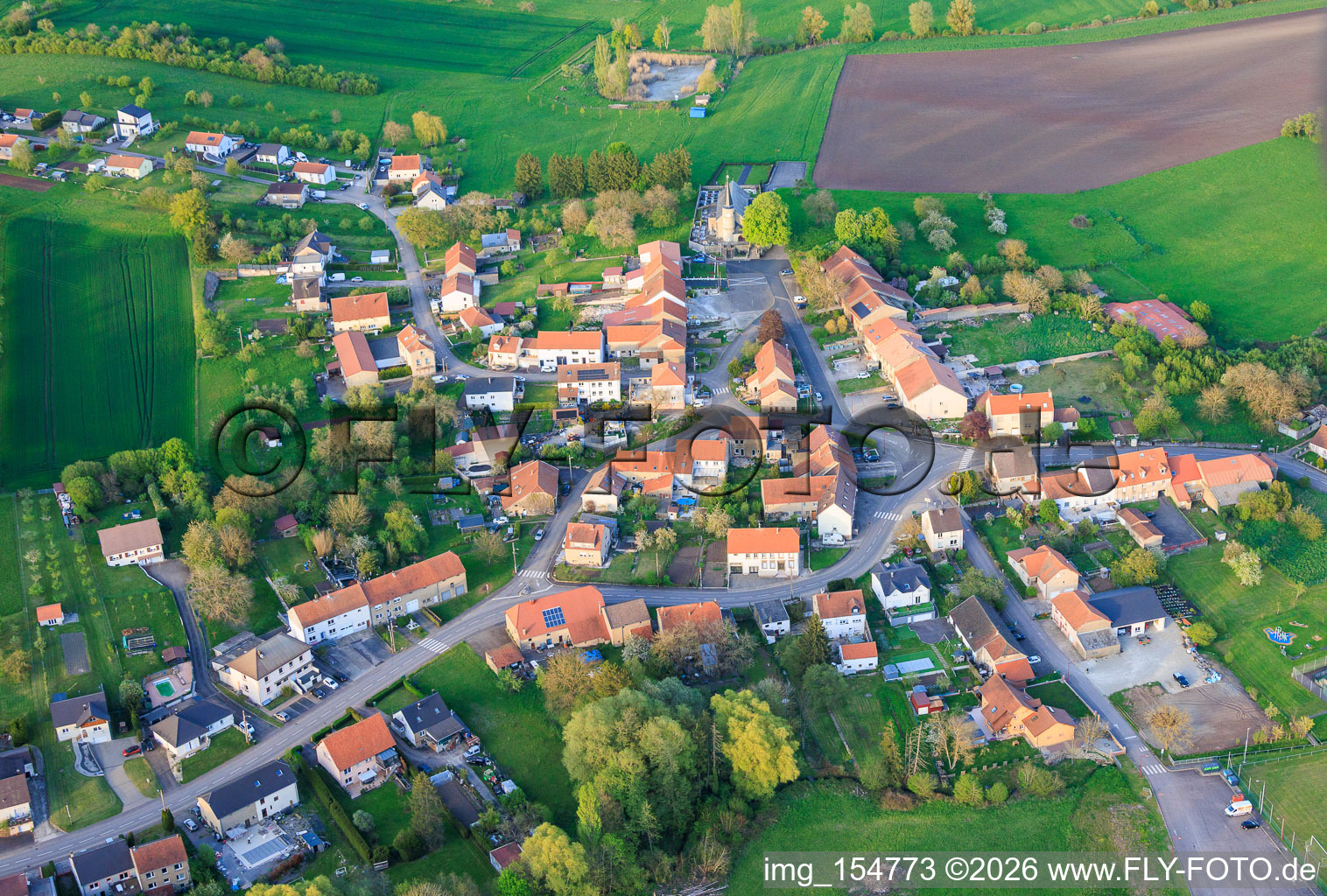 Du sud-ouest à Altrippe dans le département Moselle, France