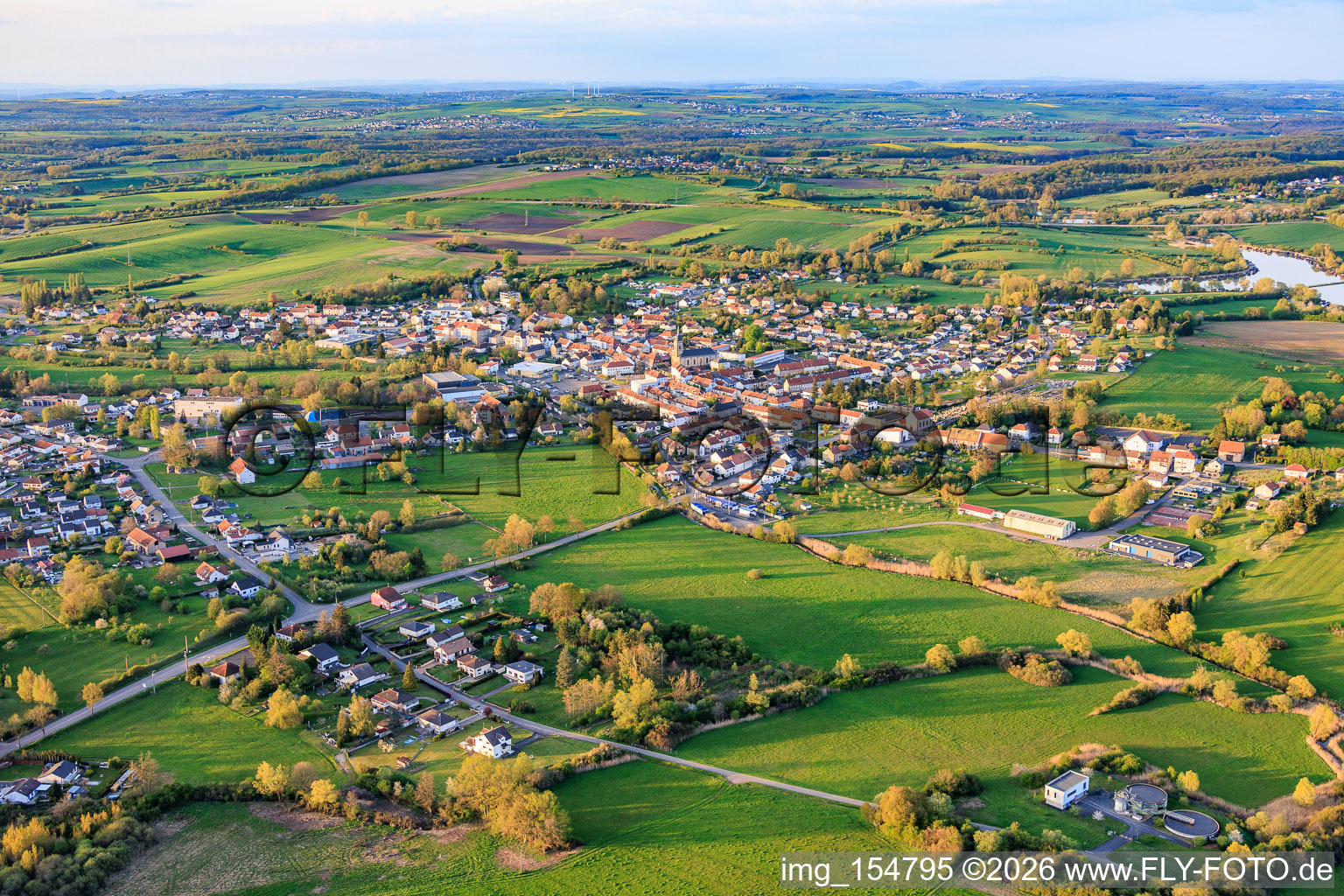 Du sud-ouest à Puttelange-aux-Lacs dans le département Moselle, France