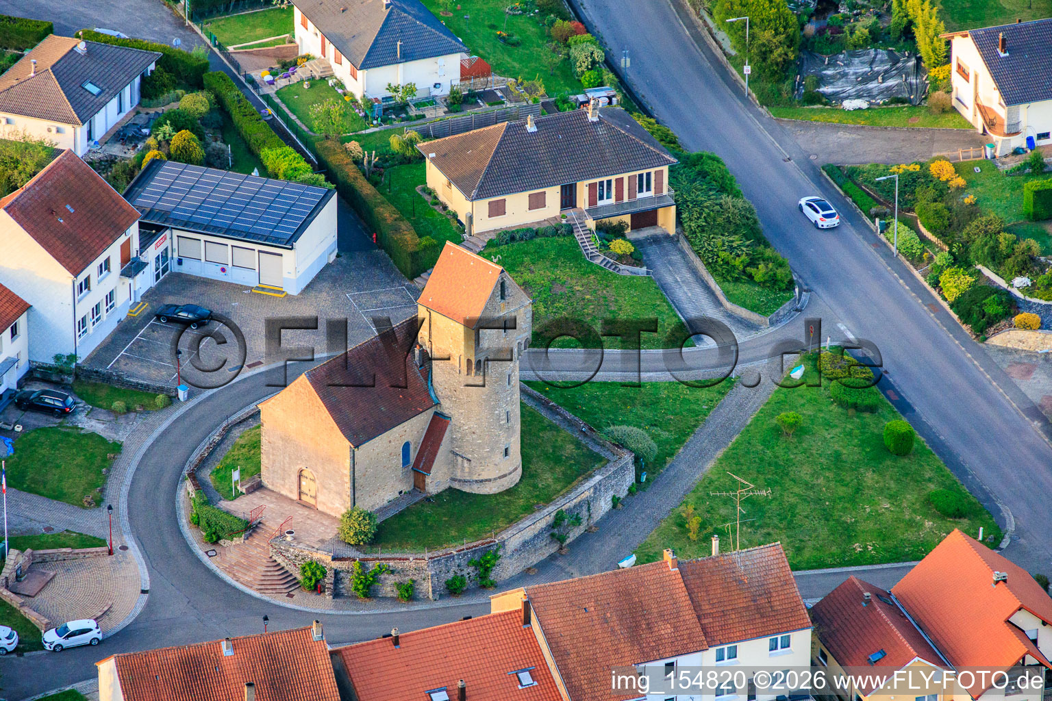 Très ancienne chapelle fortifiée datant de 796 dans le district de Heckenransbach à Ernestviller dans le département Moselle, France