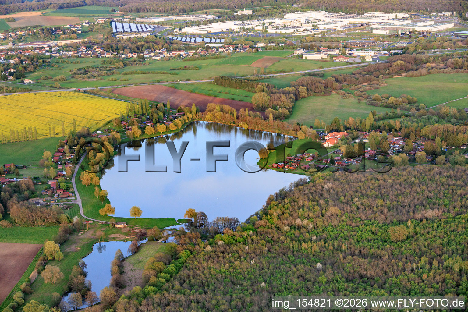 Lac Étang Saint-Hubert avec Hôtel Restaurant Saint-Hubert - Hambach Sarreguemines à Hambach dans le département Moselle, France