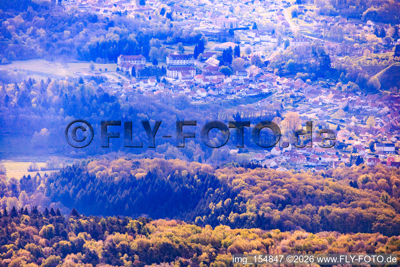 Quartier, Rue Colonel Teyssier avec MAUSA sur la Bitche - Musée d'Art Urbain et du Street Art et Marché Couvert à Bitsch dans le département Moselle, France