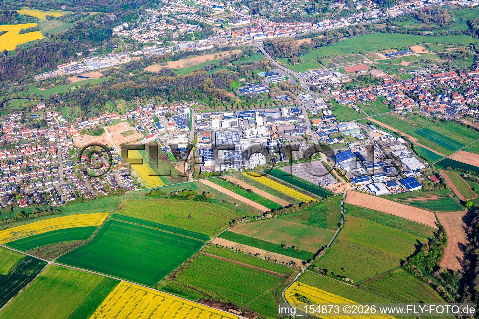 Parc industriel de Gunterstal, Langenfeld avec Hager Electro GmbH & Co. KG et centre de contrôle technique KÜS, bureau d'études de Grothe à le quartier Webenheim in Blieskastel dans le département Sarre, Allemagne