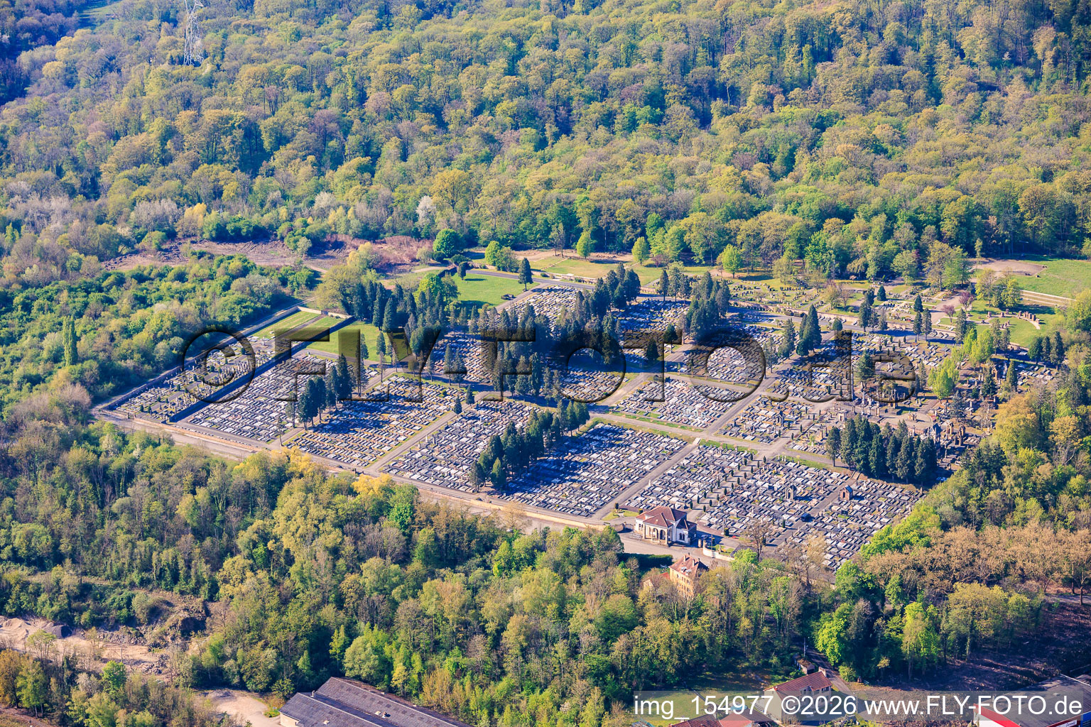 Cimetière municipal / Cimetière de Sarreguemines et Maison Funéraire à le quartier Blauberg in Saargemünd dans le département Moselle, France