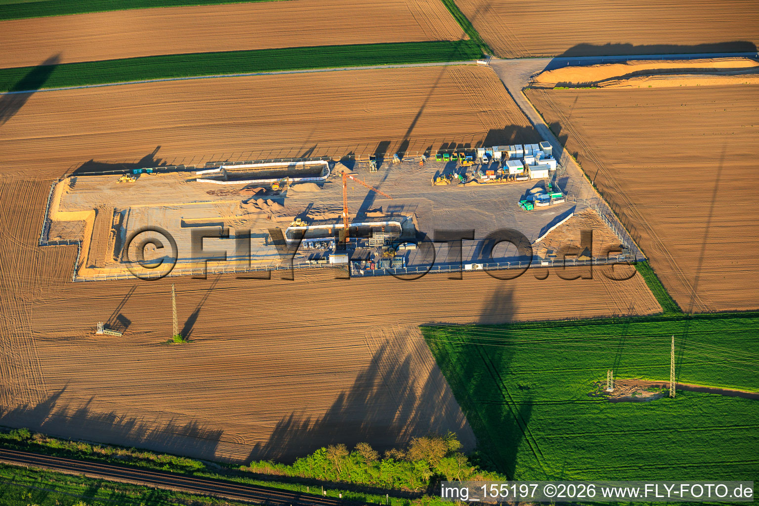 Site de construction du deuxième site de forage profond de Vulcan Energy entre Rohrbach et Insheim pour l'extraction d'énergie géothermique et de lithium à Rohrbach dans le département Rhénanie-Palatinat, Allemagne