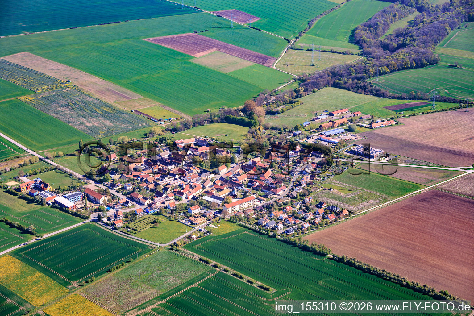 Vue du village depuis le sud à Milda dans le département Thuringe, Allemagne