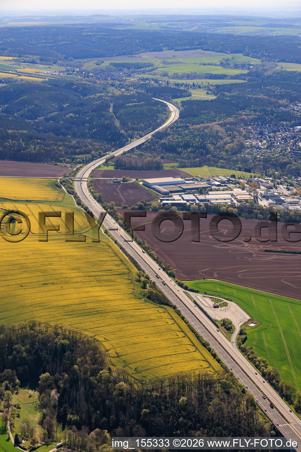 L'autoroute A4 se poursuit vers l'est après l'aire de stationnement sud de Rodablick. à le quartier Gernewitz in Stadtroda dans le département Thuringe, Allemagne