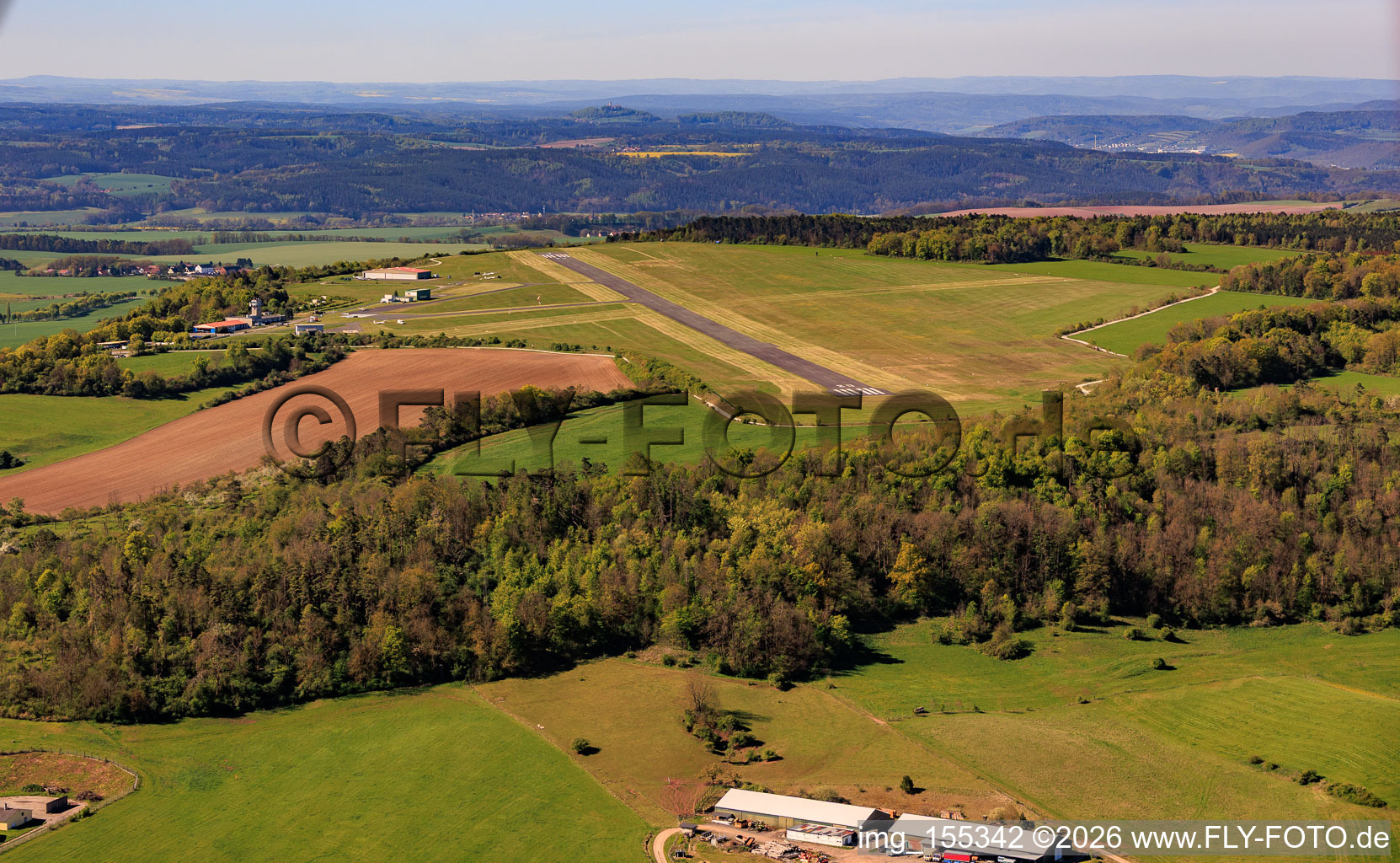 Piste de l'aéroport de Jena - Schöngleina depuis le nord-est à Schöngleina dans le département Thuringe, Allemagne