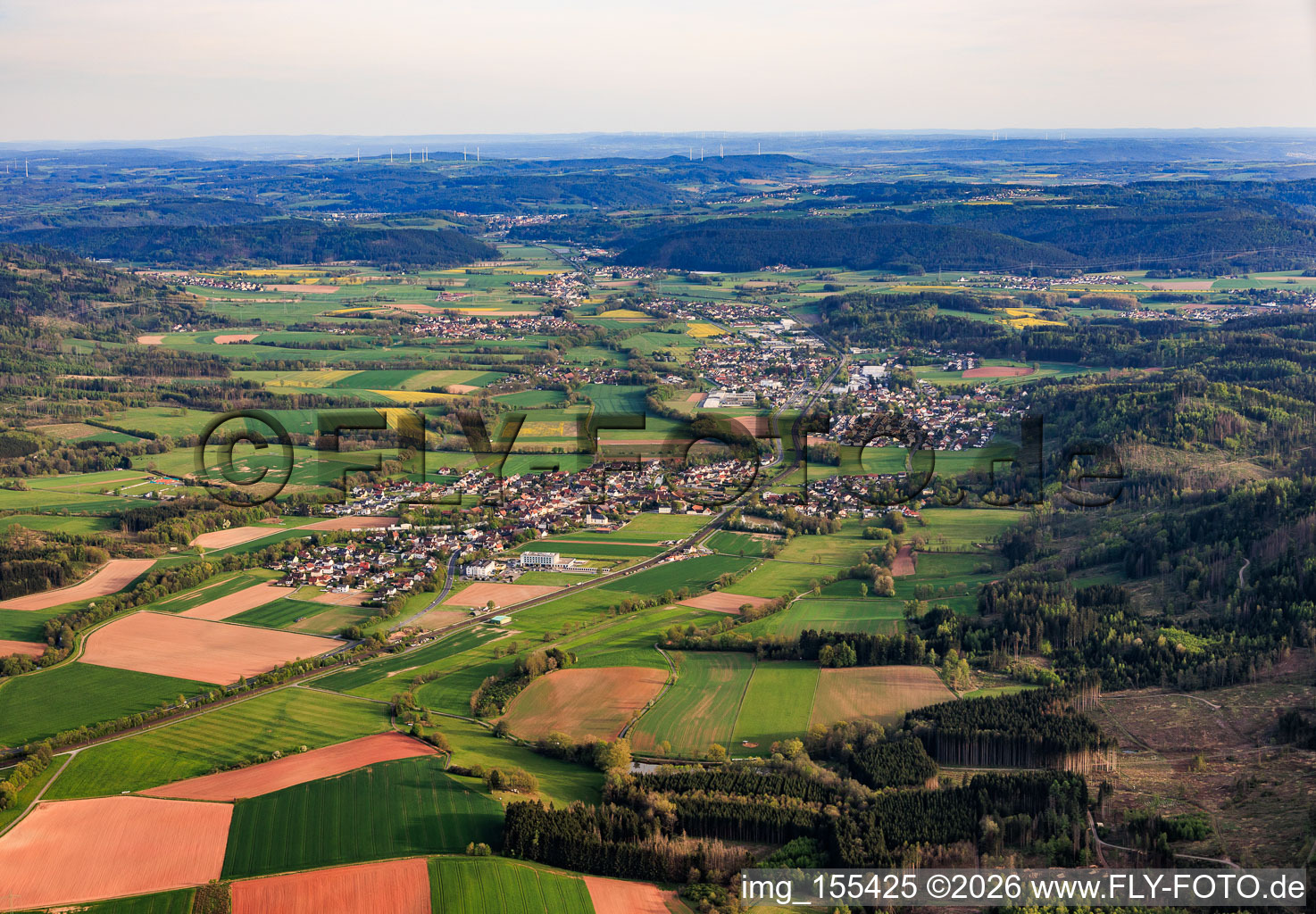 Du nord à le quartier Neukenroth in Stockheim dans le département Bavière, Allemagne