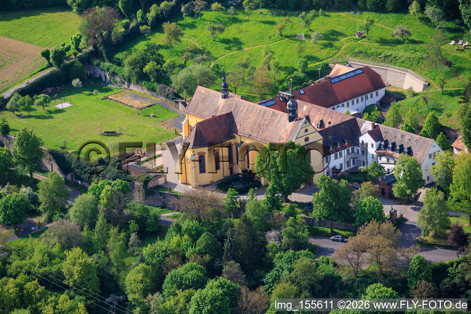 Ancienne église monastique, vieille ville à Hammelburg dans le département Bavière, Allemagne