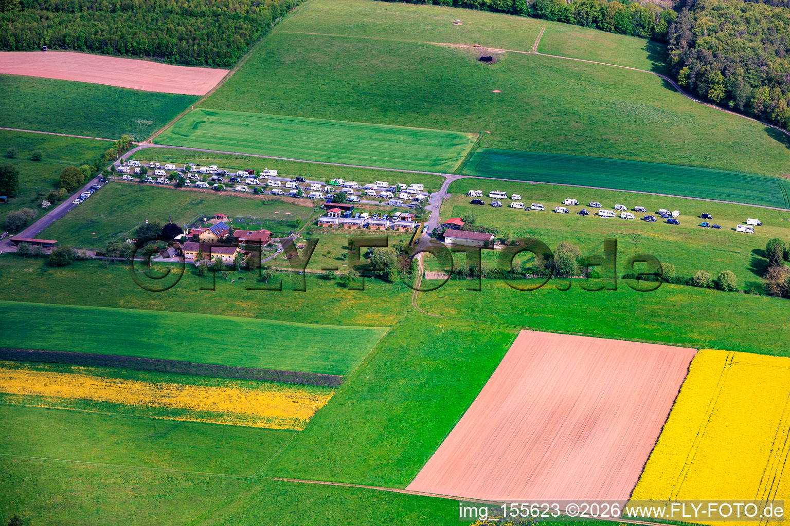 Camping-cars à Am Erlich avec vue sur le Forellenhof à le quartier Diebach in Hammelburg dans le département Bavière, Allemagne
