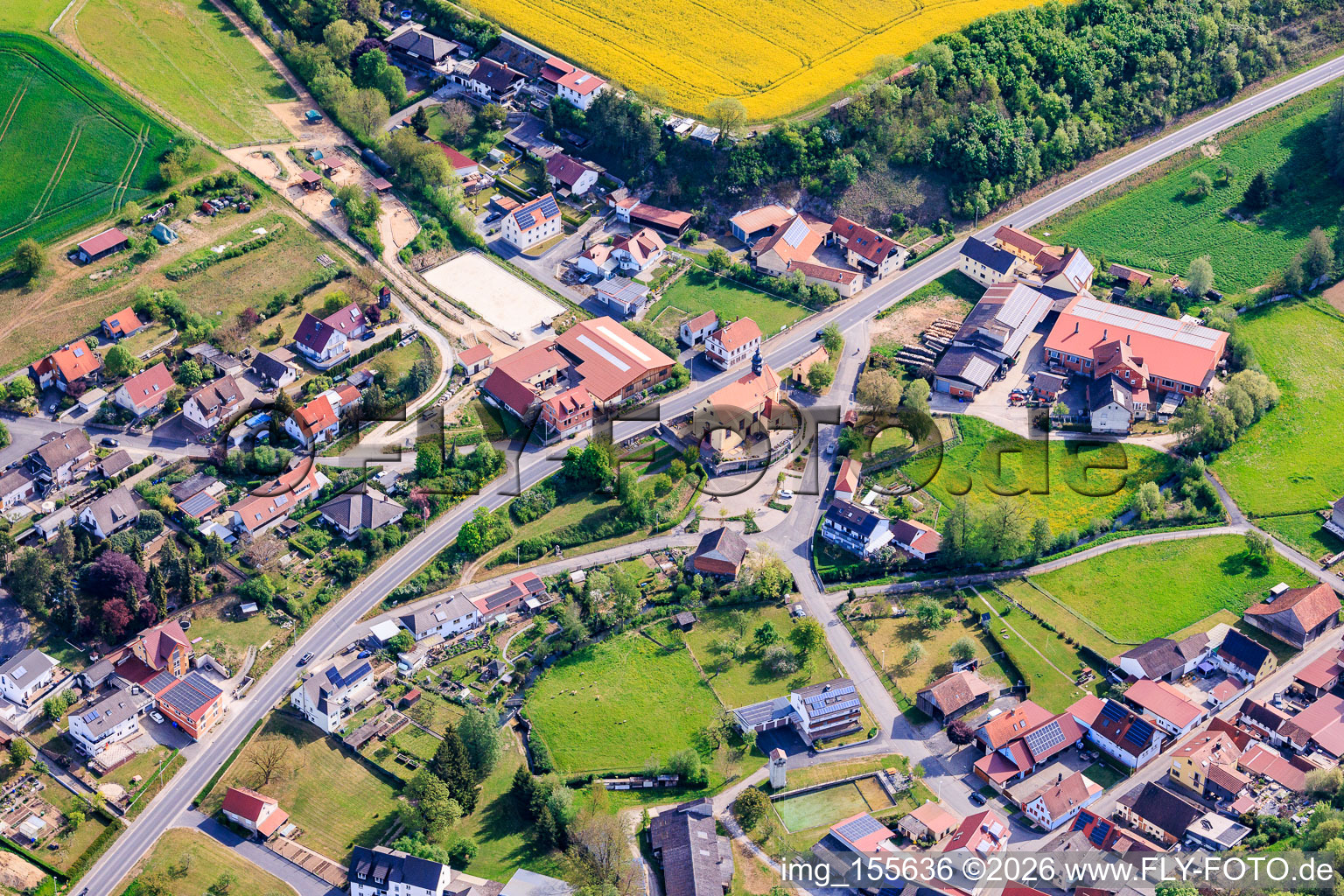 Centre du village avec l'église Saint-Martin à le quartier Münster in Eußenheim dans le département Bavière, Allemagne