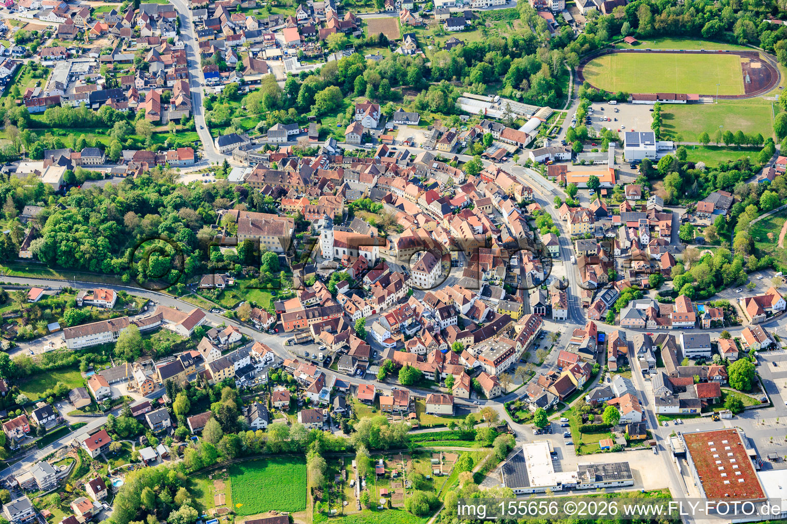 Vieille ville vue du nord à Arnstein dans le département Bavière, Allemagne