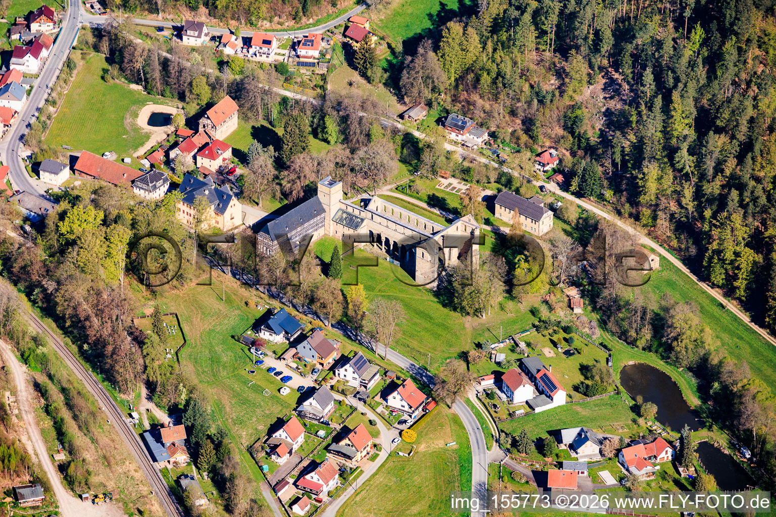 Monastère Paulinzella avec terres louées, pavillon de chasse et ruines du monastère à le quartier Paulinzella in Königsee dans le département Thuringe, Allemagne