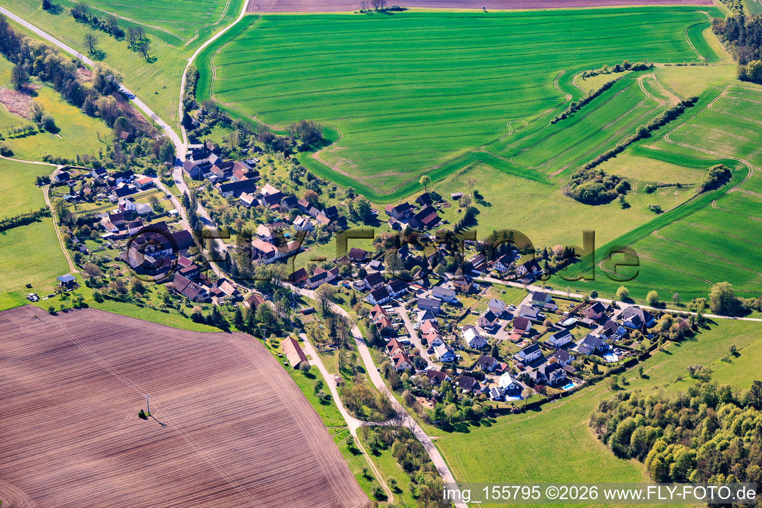 Vue du village depuis le nord-ouest à le quartier Schirnewitz in Altenberga dans le département Thuringe, Allemagne