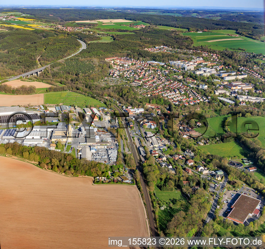 Zone industrielle de la Bürgeler Straße avec Rinn Beton- und Naturstein Stadtroda GmbH et Kontinent Spedition GmbH à le quartier Hainbücht in Stadtroda dans le département Thuringe, Allemagne