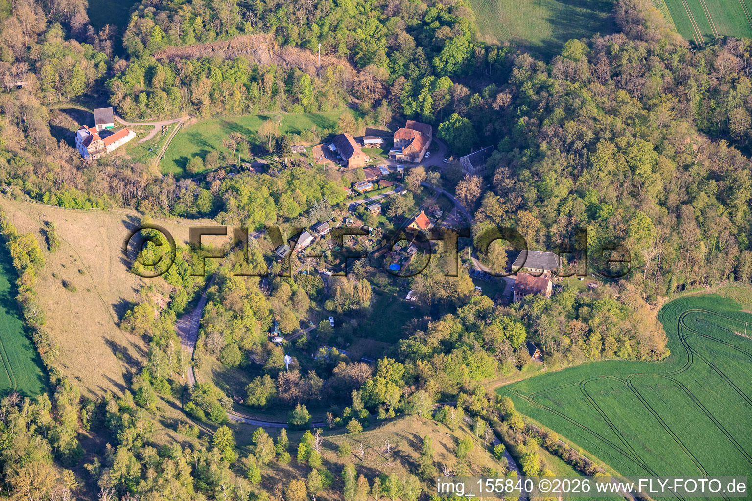 Totenstein dans la vallée de l'Orla avec appartement de vacances Kupferhammer - Jörg Rüdiger et Harrasmühle à Lausnitz bei Neustadt an der Orla dans le département Thuringe, Allemagne