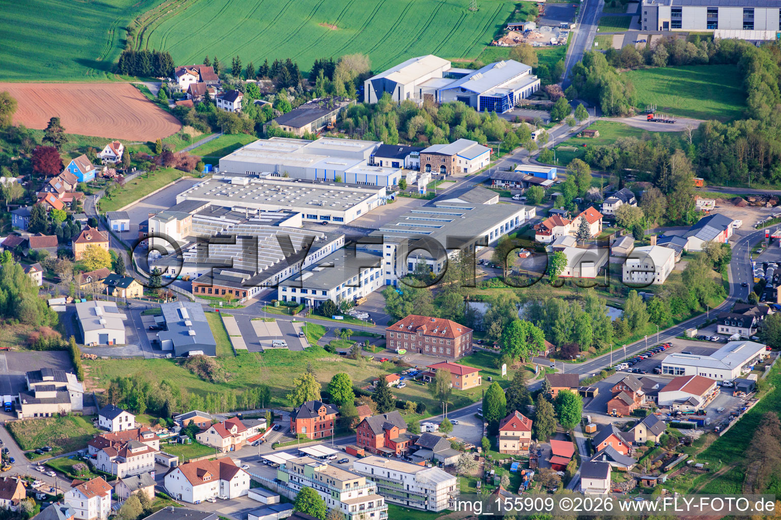 Zone industrielle Industriestraße avec Federal-Mogul Ignition GmbH, Elektromaschinenbau Schultheiß & Co. GmbH et Zirbs Verpackungen e.Kfr à le quartier Neuhaus in Föritztal dans le département Thuringe, Allemagne