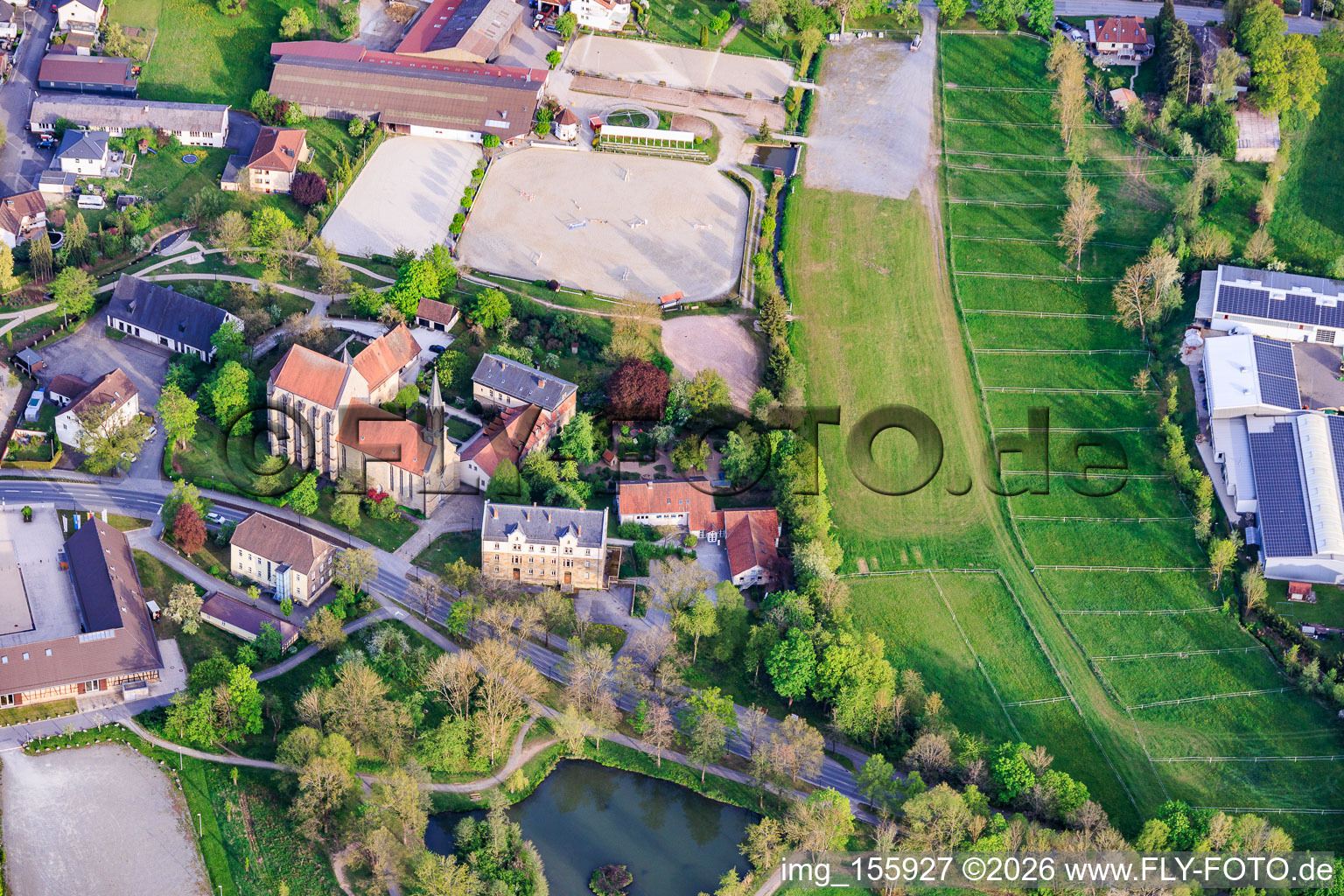 Église monastique Sonnefeld de l'ancien monastère des moniales cisterciennes et club équestre Sonnefeld Frankenhof eV à Sonnefeld dans le département Bavière, Allemagne