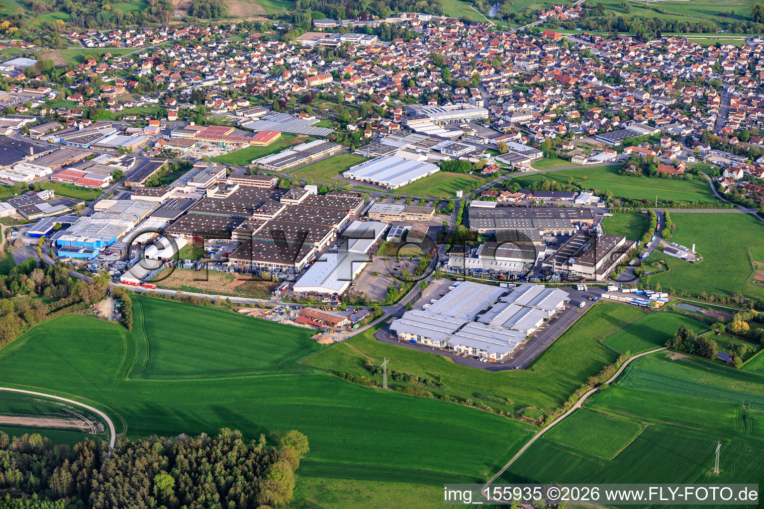 Parc industriel Nord depuis le nord-ouest avec SMIA Technology Germany GmbH, Metob Beschichtungen GmbH et Koinor Polstermöbel GmbH & Co. KG à Michelau in Oberfranken dans le département Bavière, Allemagne