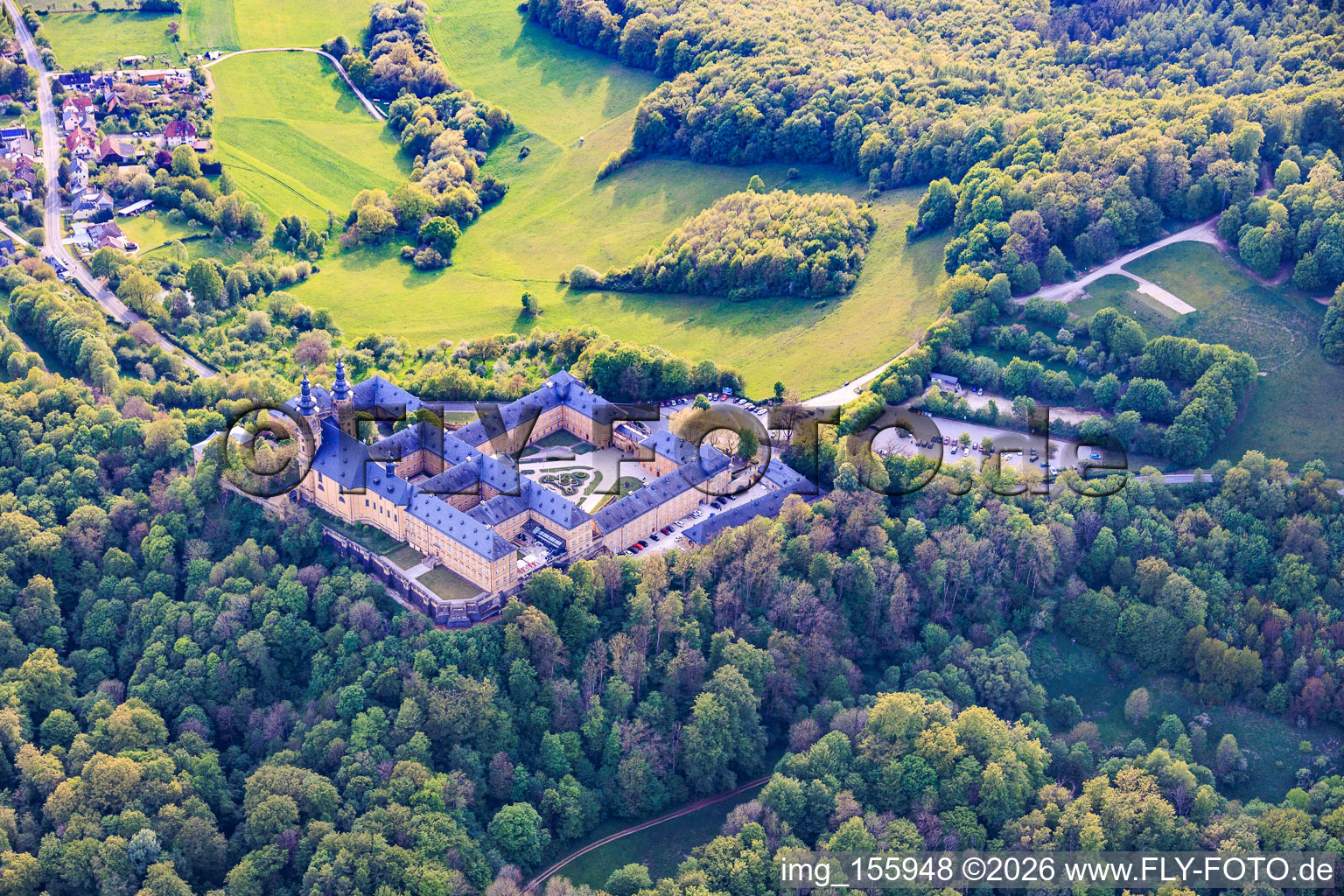 Abbaye de Banz avec la salle impériale, l'église abbatiale Saint-Denys-et-Saint-Pierre, la sculpture et le mémorial de Valentin Rathgeber et la Fondation Hanns Seidel - Abbaye de Banz à le quartier Unnersdorf in Bad Staffelstein dans le département Bavière, Allemagne