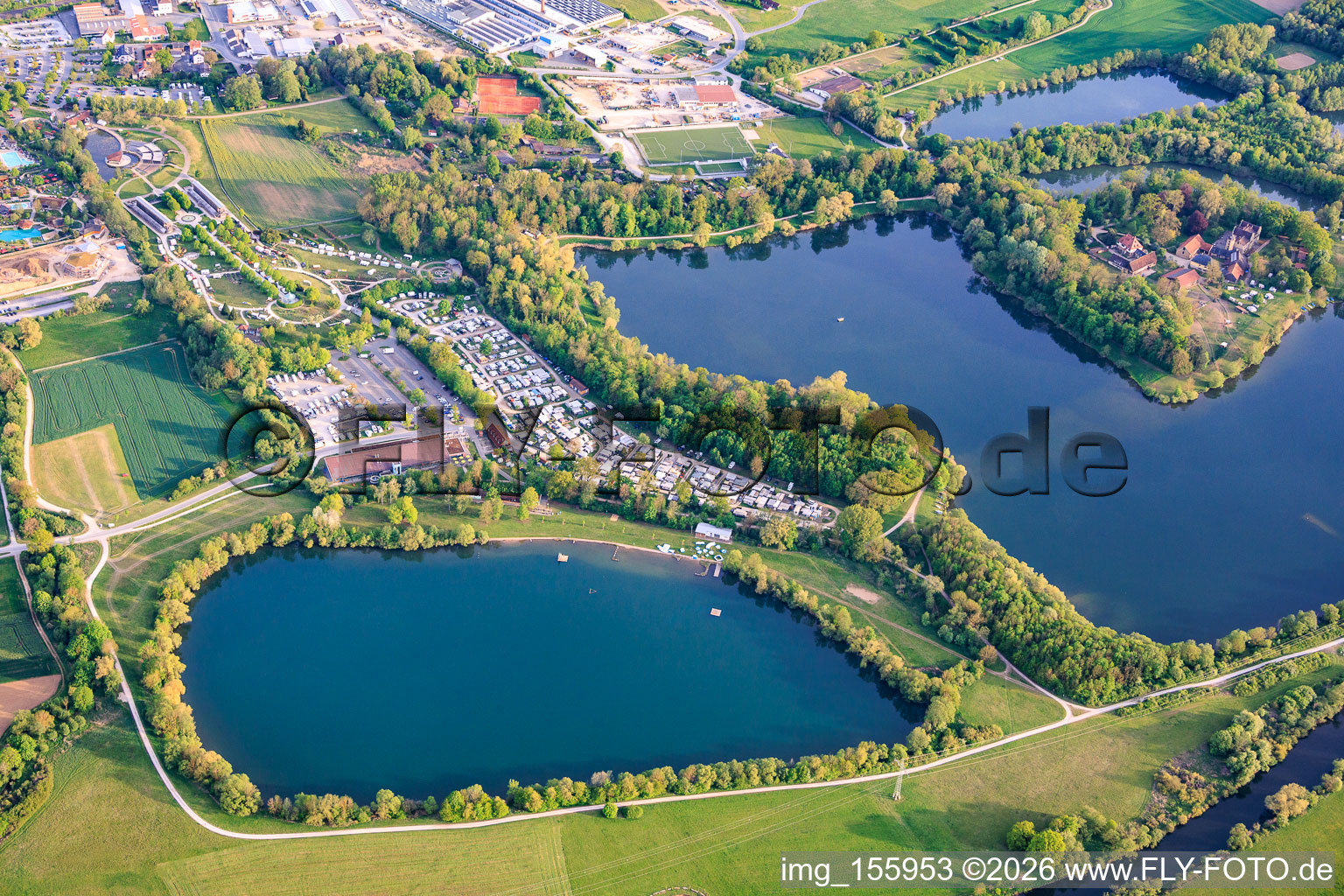 Mainaue près d'Oberau avec la mer Baltique, le lac central, AquaRiese, un camping thermal Bad Staffelstein et le château d'Oberau à Bad Staffelstein dans le département Bavière, Allemagne