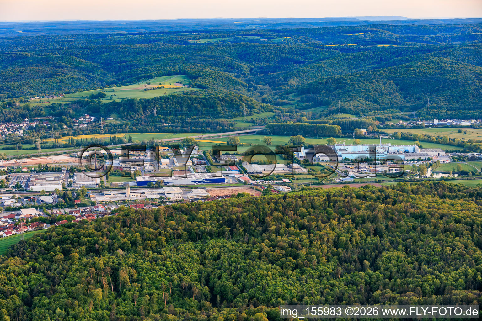Zone industrielle Eltmann avec la papeterie Palm GmbH & Co. | Usine Eltmann et site de TenneT TSO GmbH à Ebelsbach à le quartier Limbach in Eltmann dans le département Bavière, Allemagne