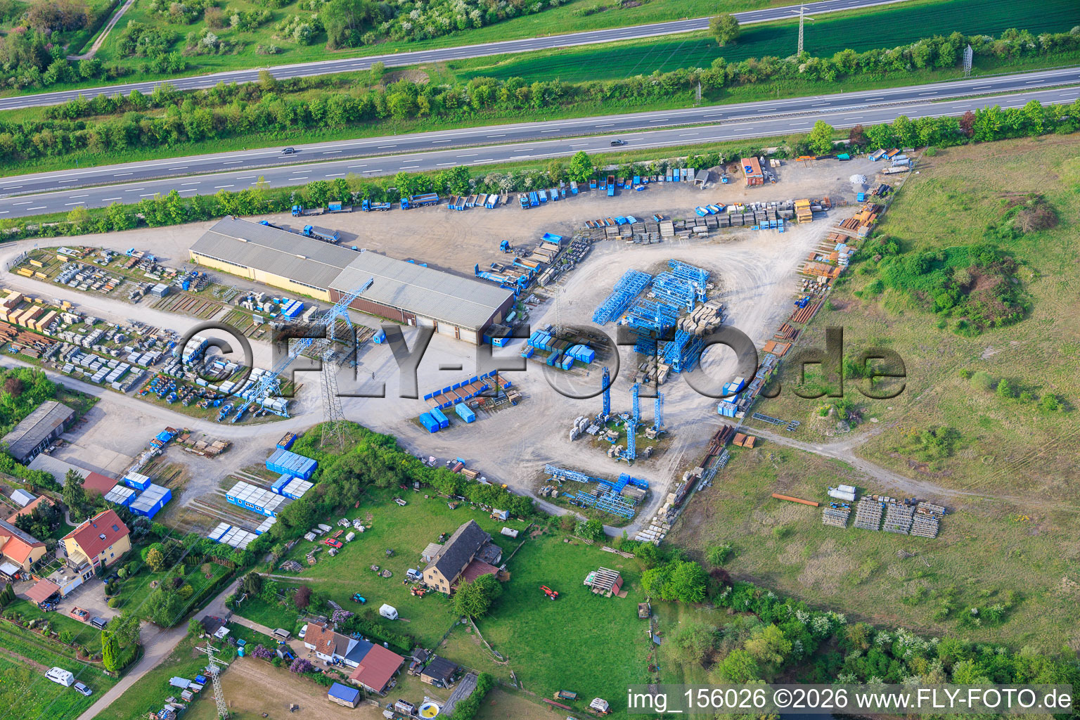 Entrepôt de matériaux de l'entreprise de construction GLÖCKLE Hoch- und Tiefbau GmbH sur l'A70 à le quartier Oberndorf in Schweinfurt dans le département Bavière, Allemagne