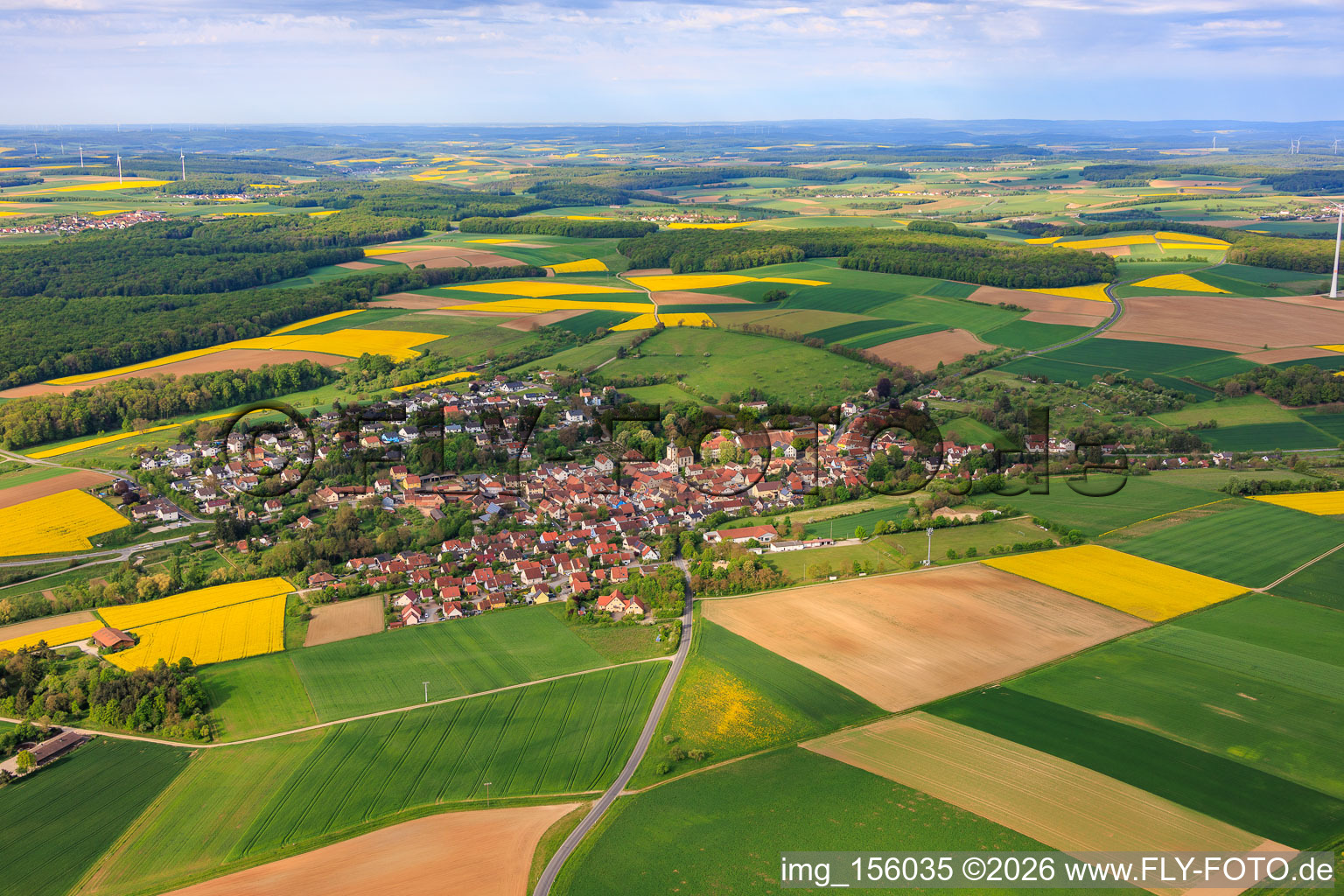 Du nord-est à le quartier Obbach in Euerbach dans le département Bavière, Allemagne